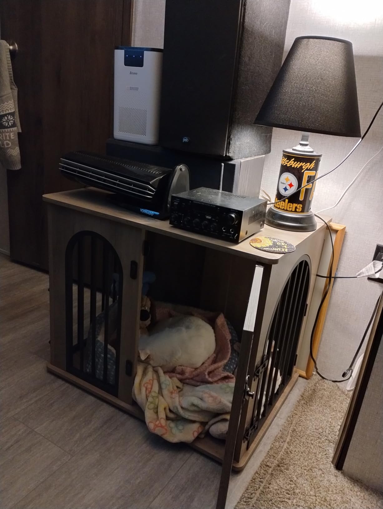 Hzuaneri 31.5'' Wooden Dog Crate Furniture, Indoor Dog Kennel Dogs Cage for Small/Medium Dogs, Heavy Duty Dog Crates Decorative Pet House End Side Table TV Stand customer photo 1