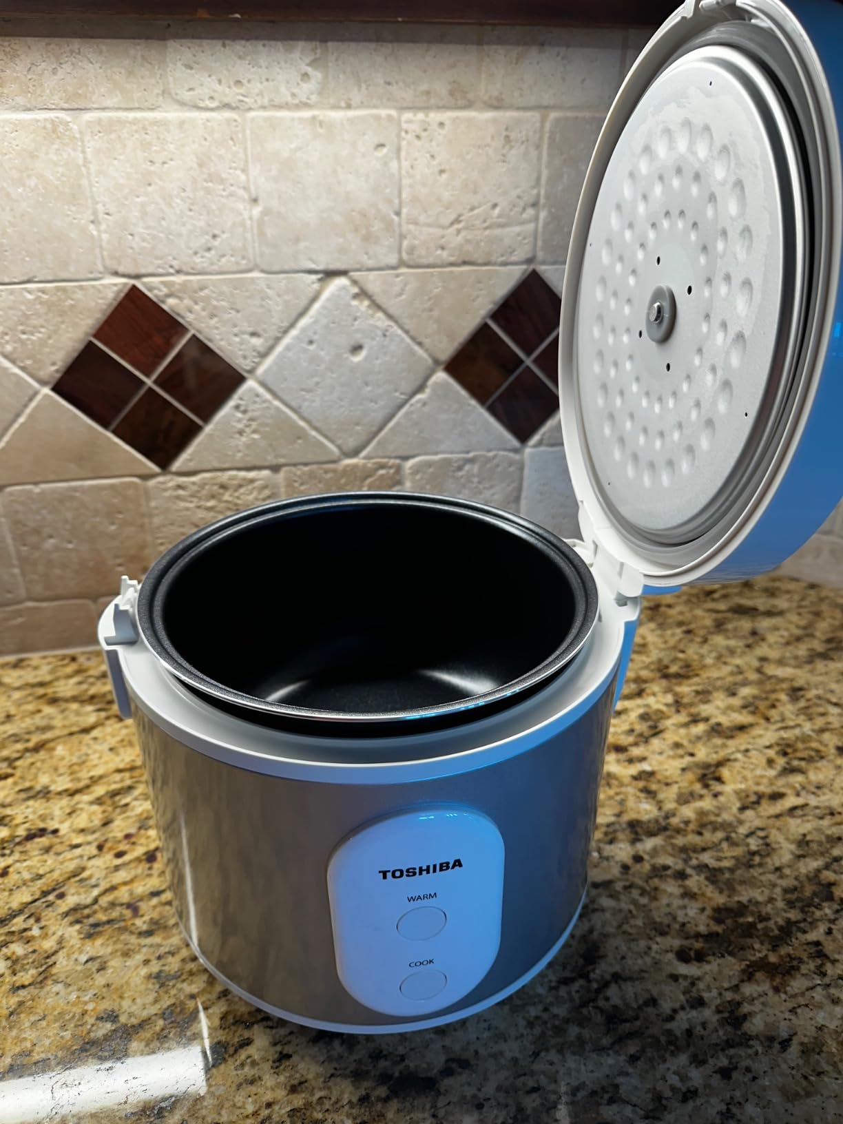 TOSHIBA Rice Cooker & Steamer Simple 5.5 Cup(Uncooked) with Steaming Basket, Removable Non-Stick Inner Pot & Inner Lid, for Soups, Stews, Grains&Oatmeal, One Touch&Keep Warm Function, Silvery White customer photo 1