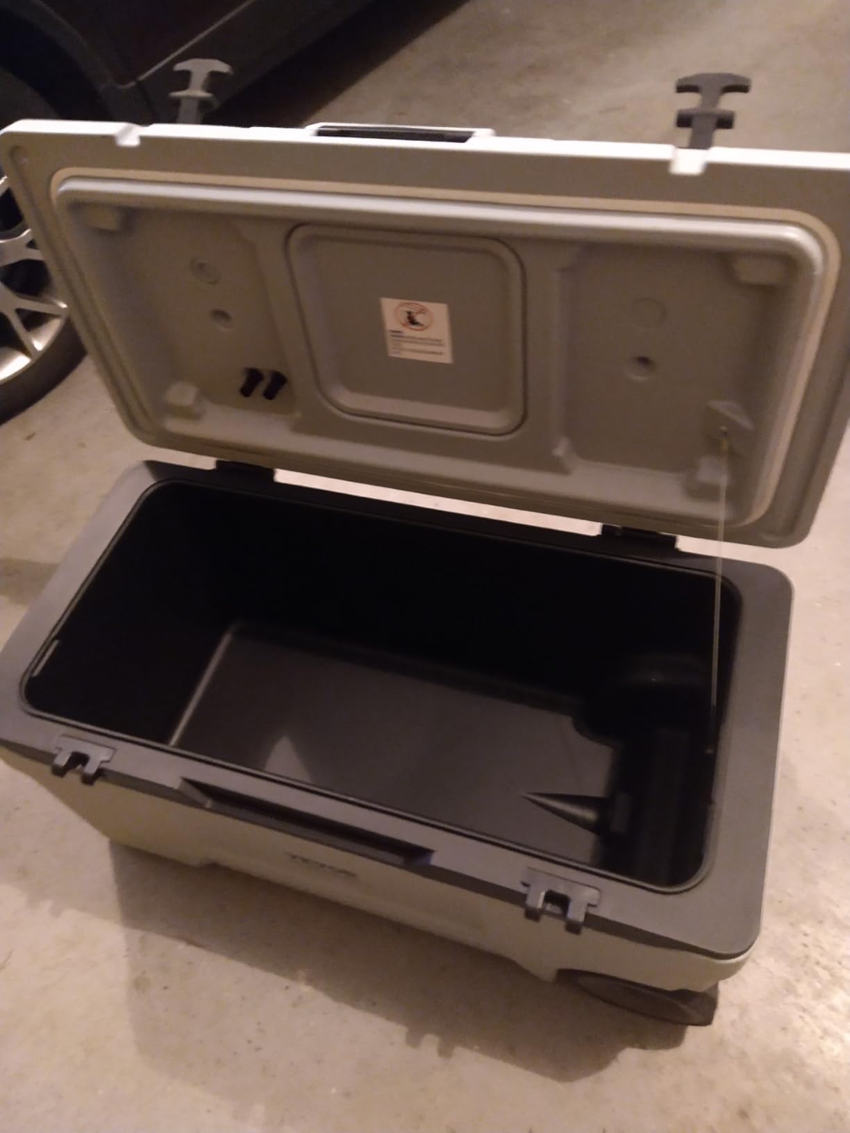 VEVOR Ultra-Light Hard Cooler with Heavy Duty Handle customer photo 1
