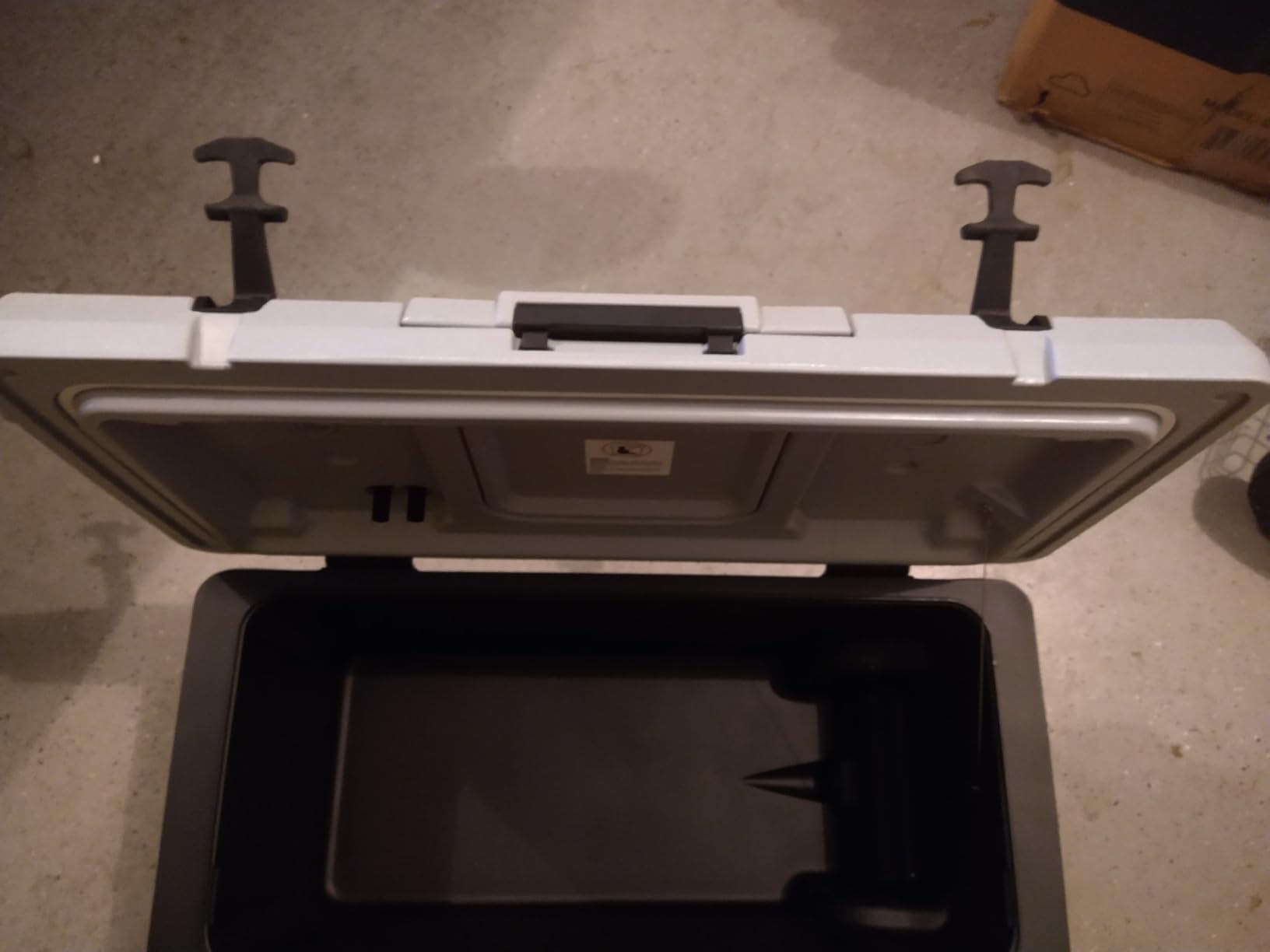 VEVOR Ultra-Light Hard Cooler with Heavy Duty Handle customer photo 2