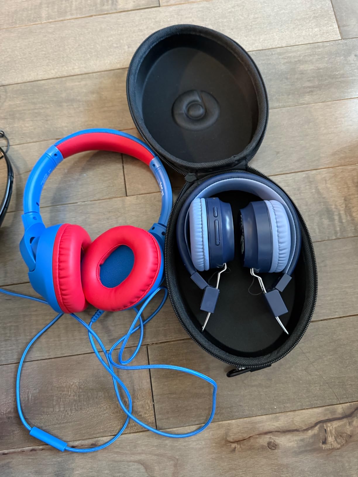 Kids Headphones Wired for School, 85/94dB Volume Limit, Wired Over Ear Headphones for Kids Boys Girls with Microphone, Stereo Sound 3.5mm Cord for Kindle Tablet Airplane Travel, Navy Blue customer photo 2