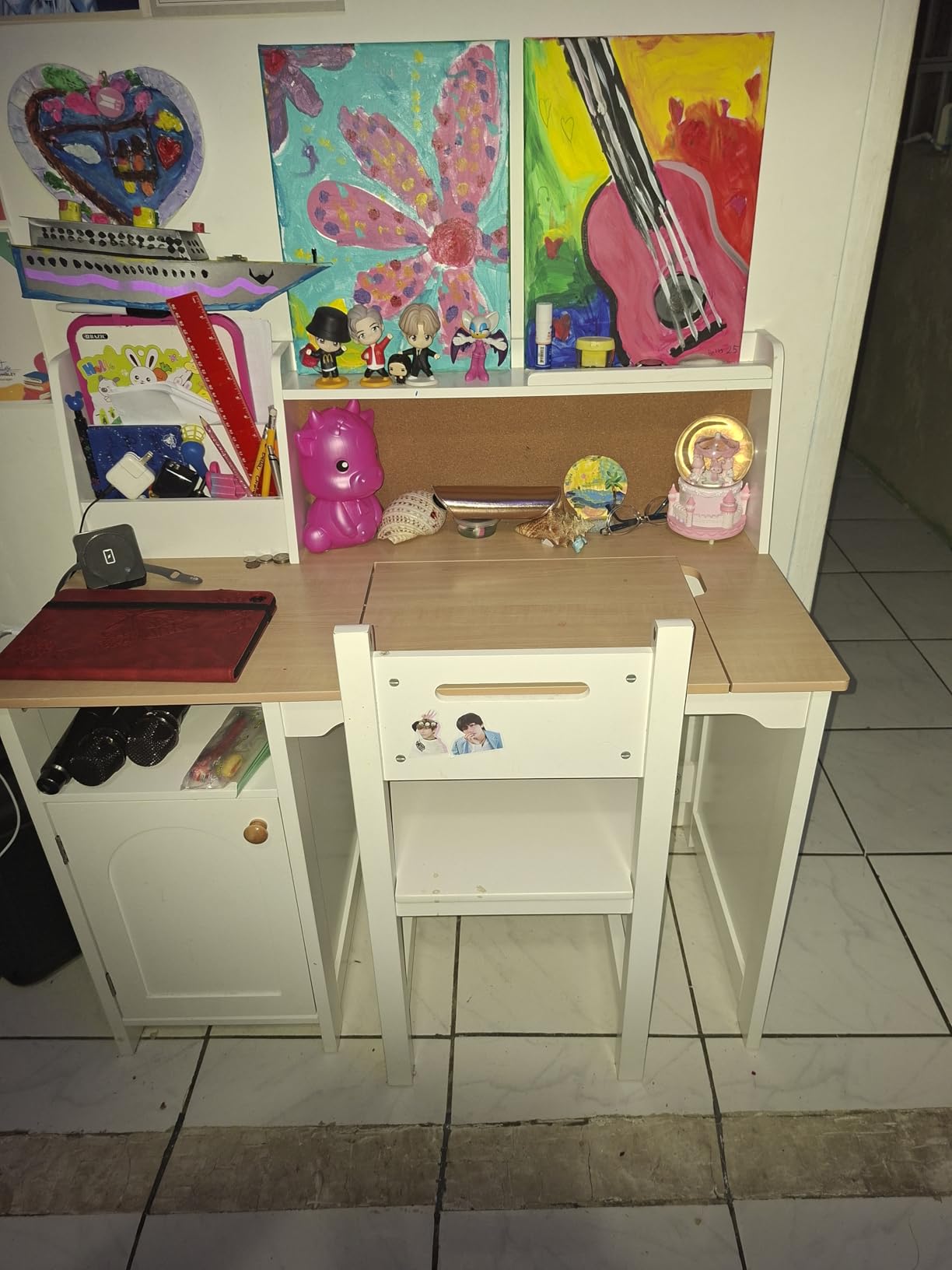 Treocho Kids Study Desk and Chair Set, Kids Desk with Hutch and Tiltable Desktop for 3-8 Years Old, Wooden Children Study Table with Storage Cabinet, Student Writing Desks Bedroom, Home School, White customer photo 1