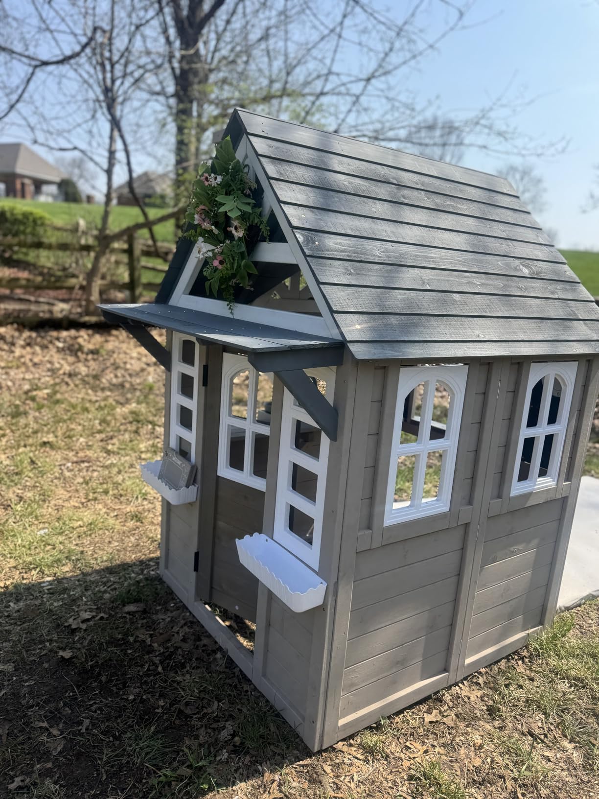 Seizeen Outdoor Kids Playhouse, All Fir Gray Modern Wooden Playhouse, Indoor Outdoor Cottage Play House w/Sink, Stove, Cookware, Flowerpot Holders, Working Doorbell, for Kids Ages 3-8 (Brown) customer photo 1