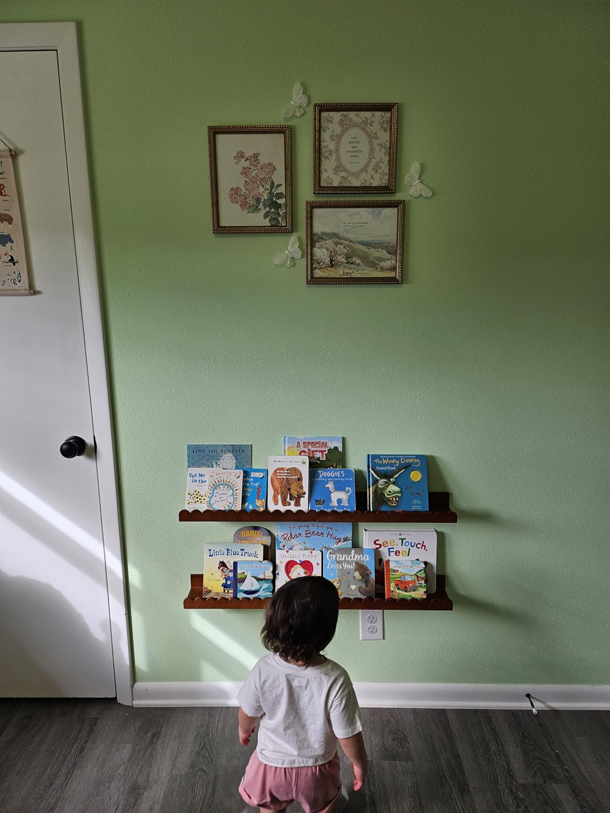 Harwaya Walnut Nursery Book Shelves Wall Set of 4, Dark Wood Scalloped Floating Bookshelf for Wall, Cloud Wooden Hanging Shelving Unit for Kids Bedroom Baby Child Toddler Room Kitchen (Walnut Brown) customer photo 2