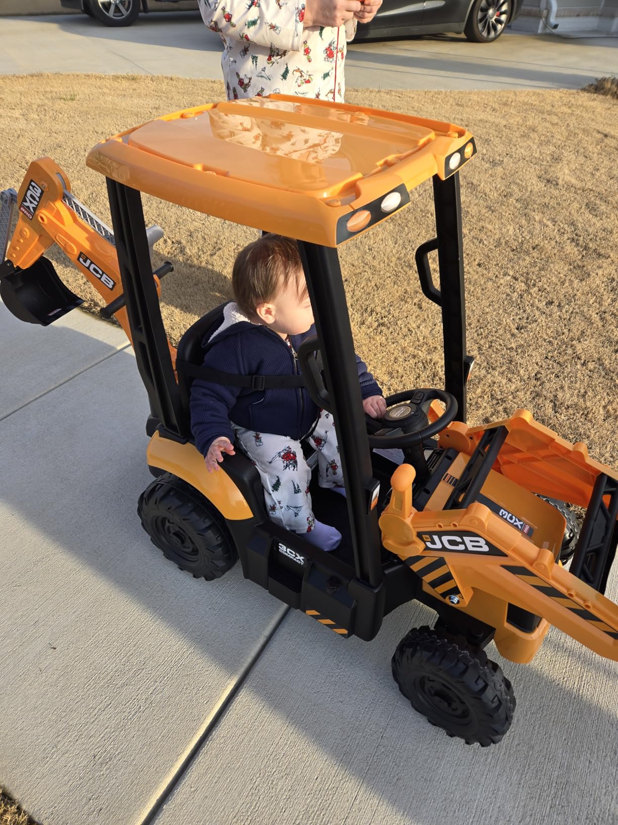 First Ride On JCB 12V Ride on Excavator for Kids with Remote Control, 3-in-1 Excavator, Bulldozer & Backhoe Ride on Toy, Kids Electric Construction Car with Reversible Seat, Canopy & Seat Belt (12V) customer photo 1