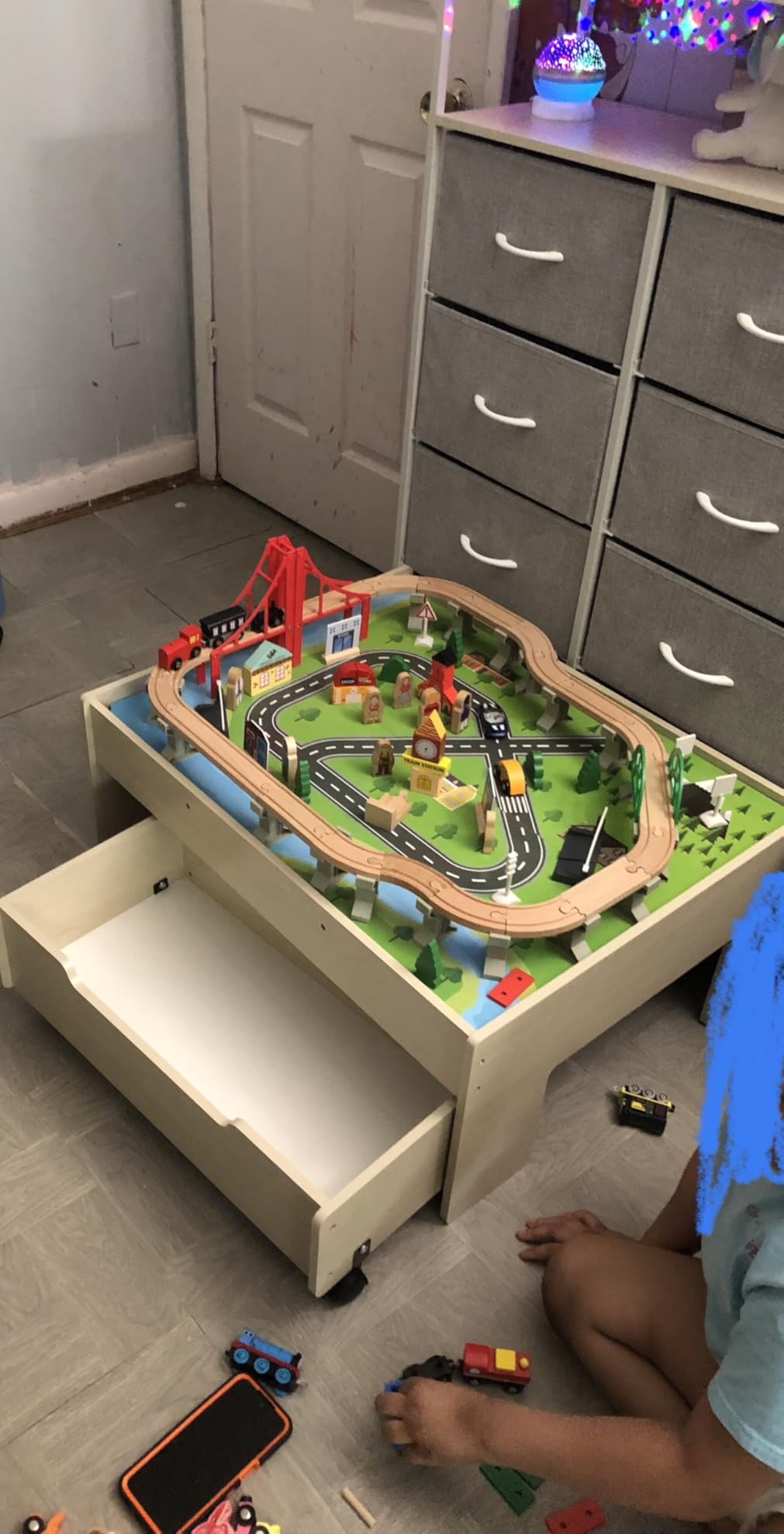 VEVOR Train Table, 100 Multicolor Pieces Wooden Kids Activity Table with Rolling Storage Drawer, 3-in-1 Wooden Train Set for Gaming, Drawing, Reading, Eating, Creative Toy Set for Kids Ages 3+ customer photo 2