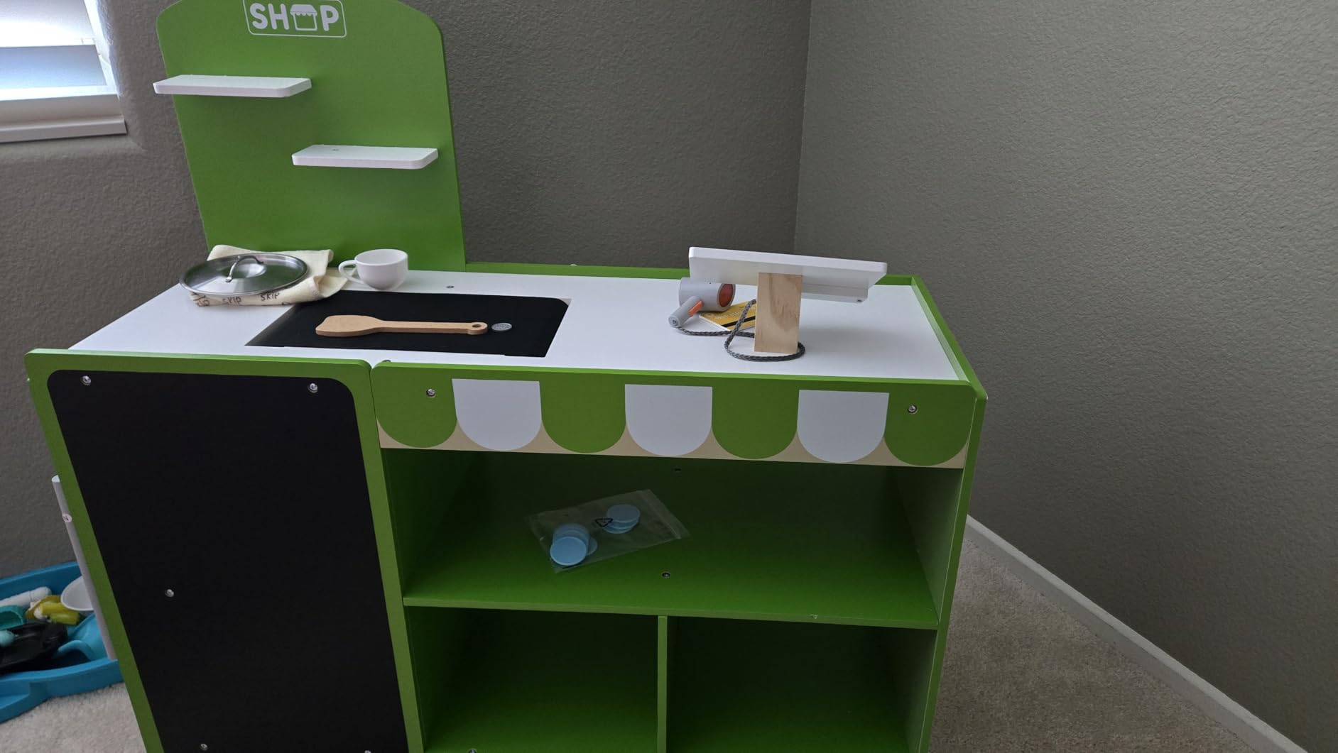 VEVOR Kids Pretend Play Grocery Store, Wooden Play Market Stand with Shopping Bag, Conveyor Belt, Scanner, Cash Register, Realistic Scale, Gift for Boys & Girls customer photo 2