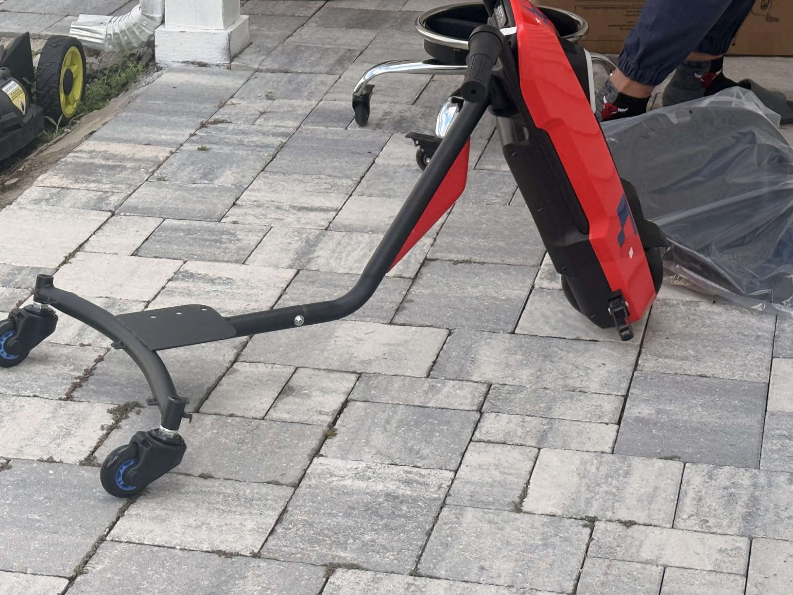 ELEMARA Electric Go Kart for Kids with Stepless Speed, Go Cart for Kids Age 6-14, 5 MPH, 12V Ride On Toys for Big Kid with Adjustable Seat, Music, Bluetooth, Pennant, LED Light, Red customer photo 2