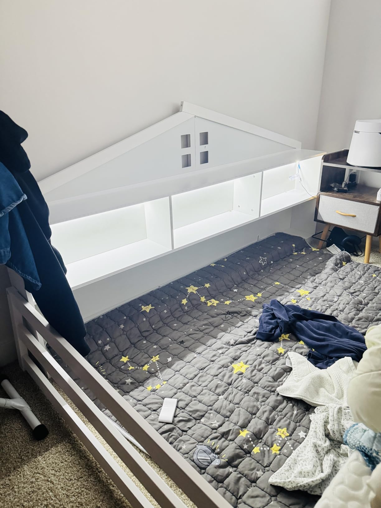 Giantex Twin Floor Bed with High Fence & Door, Montessori Floor Bed with 21.5