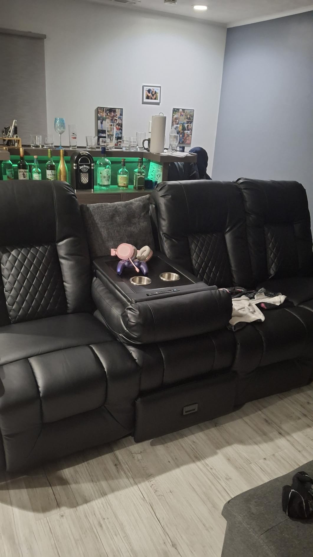 FURNIMAT Recliner Sofa, 4 Seater Dual Reclining Sofa with Flip Back Console, Modern PU Leather Recliner Couch for Living Room/RV, with Storage Drawer, USB Ports, Cup Holder, Cell Phone Holder, Black customer photo 1