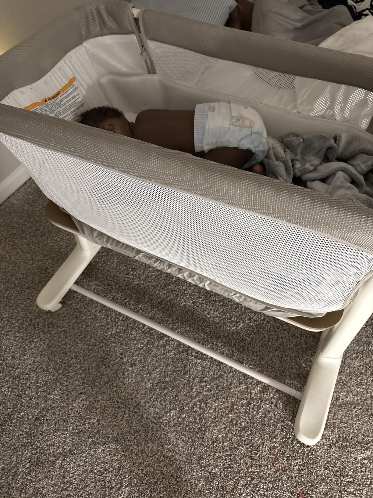 VaVaSoo Electric Bassinet for Baby, Auto Rocking Bedside Bassinet, Electric Bedside Sleeper for Babies Newborn with Wheels, Automatic Rocking Crib 5 Heights Adjustable customer photo 1