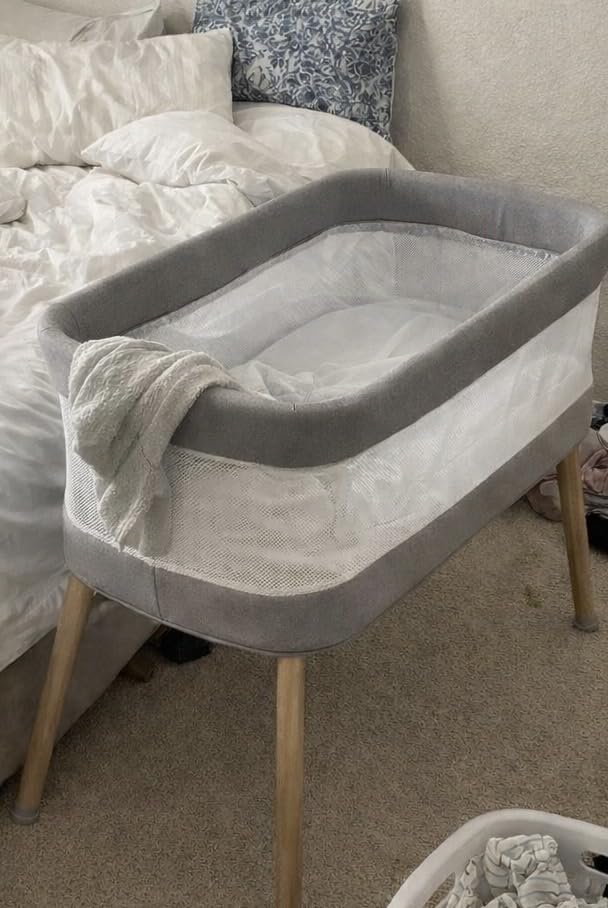 Electric Baby Bassinet with Remote Control, Automatic Rocking, White Noise, Bedside Sleeper for Newborns and Infants customer photo 1