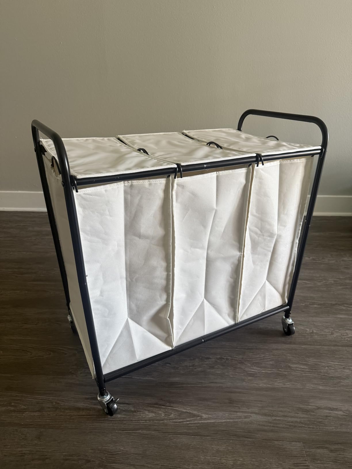 180L (47.55 Gal) Laundry Sorter 3 Section, Rolling Laundry Basket with Lockable Wheels and Lid, Laundry Hamper with 3 Separated Removable Bags customer photo 1
