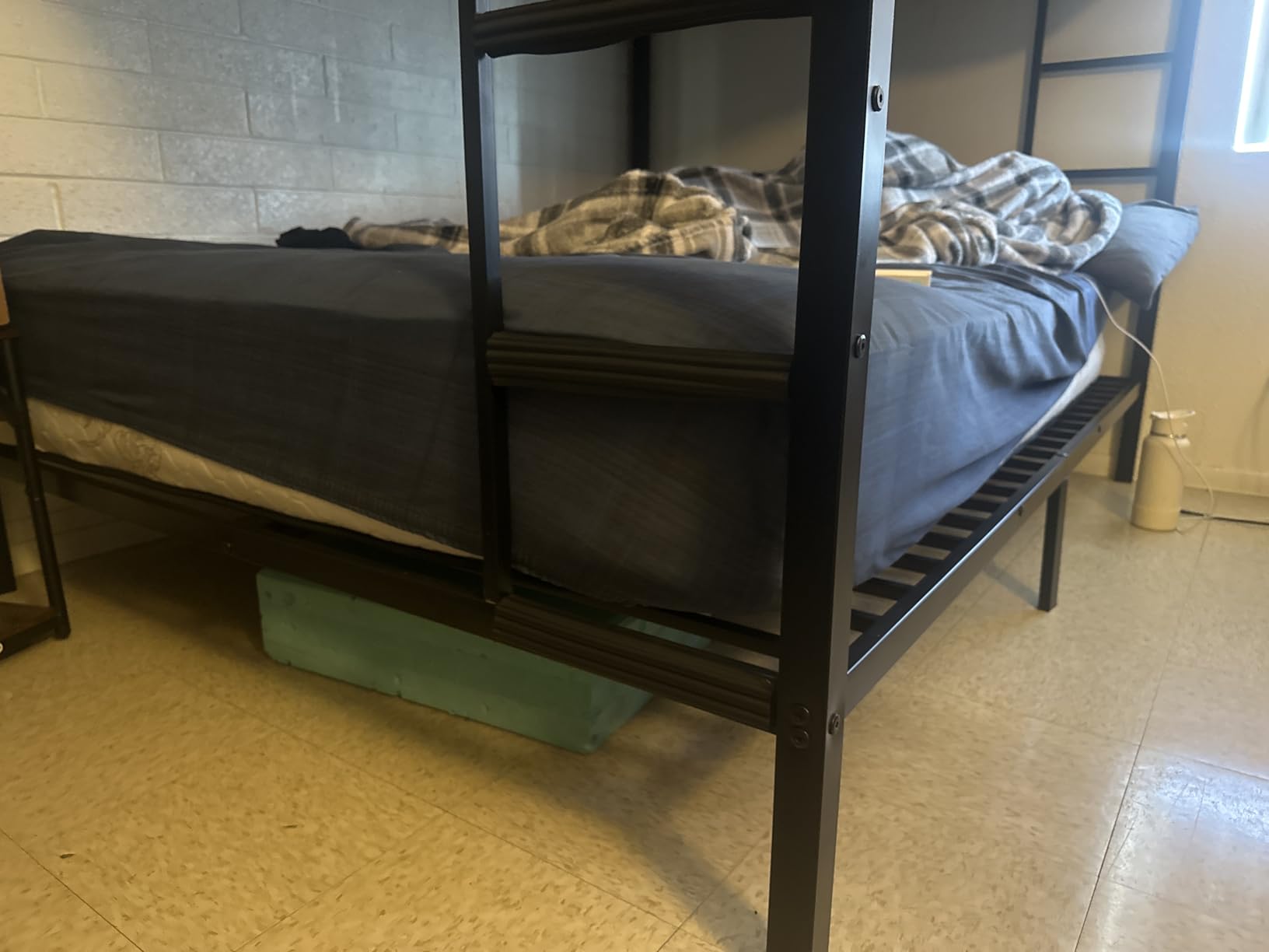 Bellemave Metal Twin Over Twin Bunk Bed for Adults/Kids,Heavy Duty Adults Bunk Beds Frame with Guardrail & Ladders,Twin Size Kids Bunk Beds for Teens,Black customer photo 2
