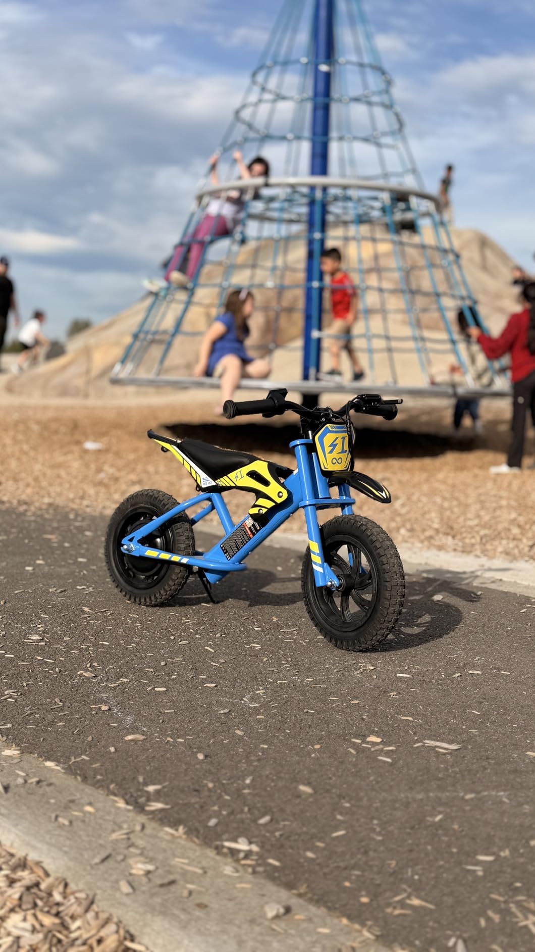 Gyroor S1 Kids Electric Balance Bike, 200W Motor 3 Speeds up to 10 MPH, 12-Inch Pneumatic Tires, Drum Brake, UL2272 Certified, for Ages 3-6 customer photo 2