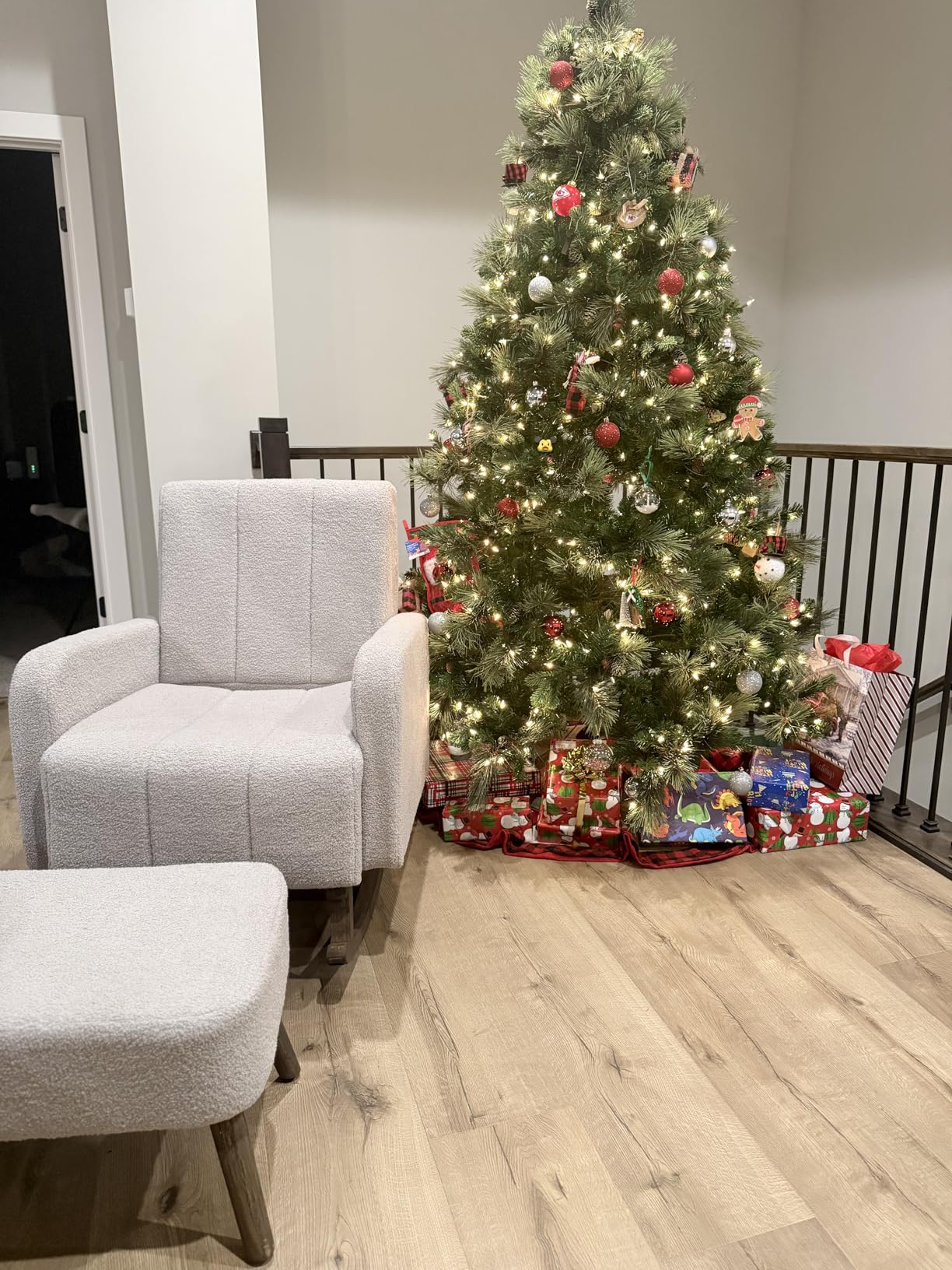 HCHAIRH Rocking Chair with Ottoman, Nursing Glider Rocker with High Backrest and Side Pocket, Comfy Reading Chair with Solid Wood Legs for Nursery/Living Room/Bedroom Light Grey customer photo 2