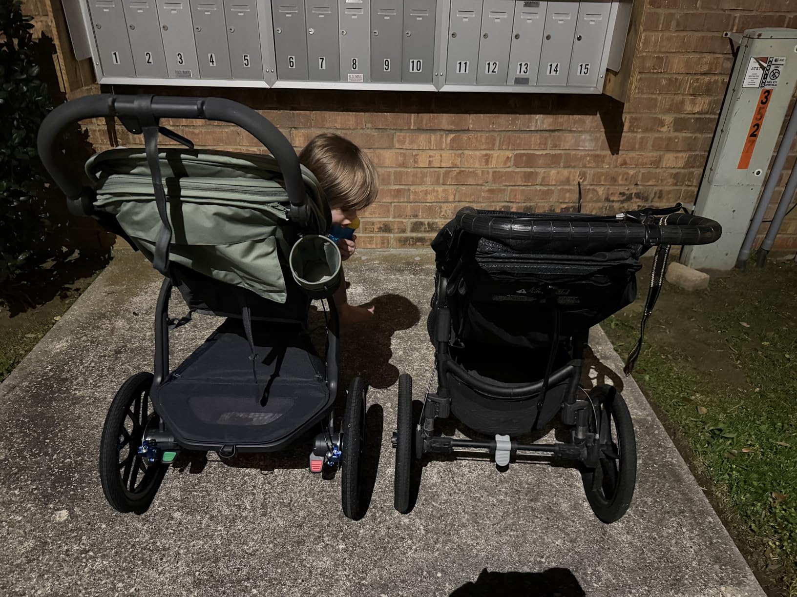 UPPAbaby Ridge V2 Jogging Stroller | All-Terrain Performance Suspension + Never-Flat Tires Built for Walking, Running + Trails | Water Bottle Holder Included | James (Black | Carbon Frame) customer photo 2
