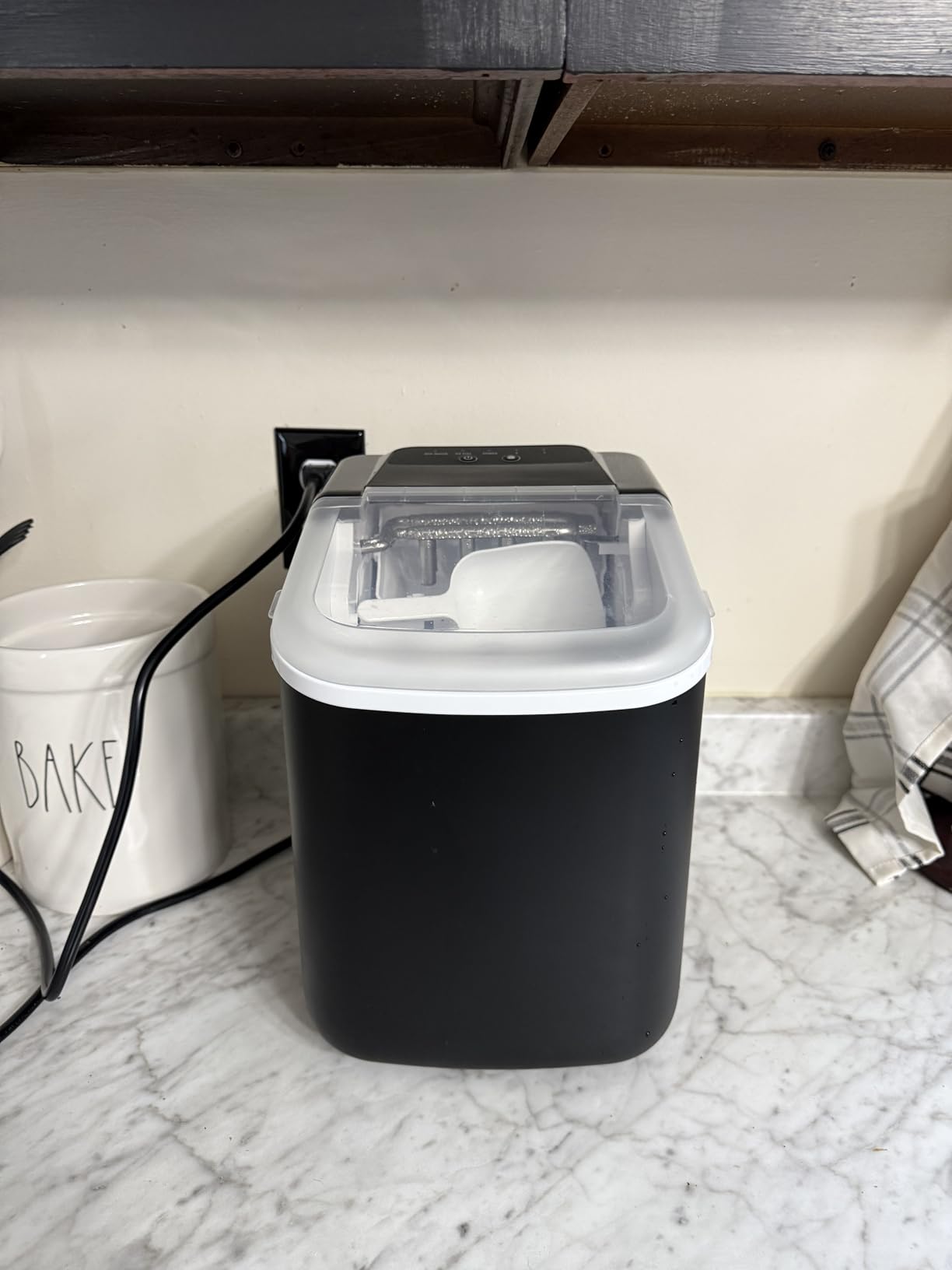 DUMOS Ice Maker Countertop, Ice Machine with Portable Handle, Basket and Scoop, 26lbs Daily, 9 Bullet Cubes in 6~8 Mins, Auto-Cleaning for Home, Kitchen, Office, Outdoors, RV Camping customer photo 1