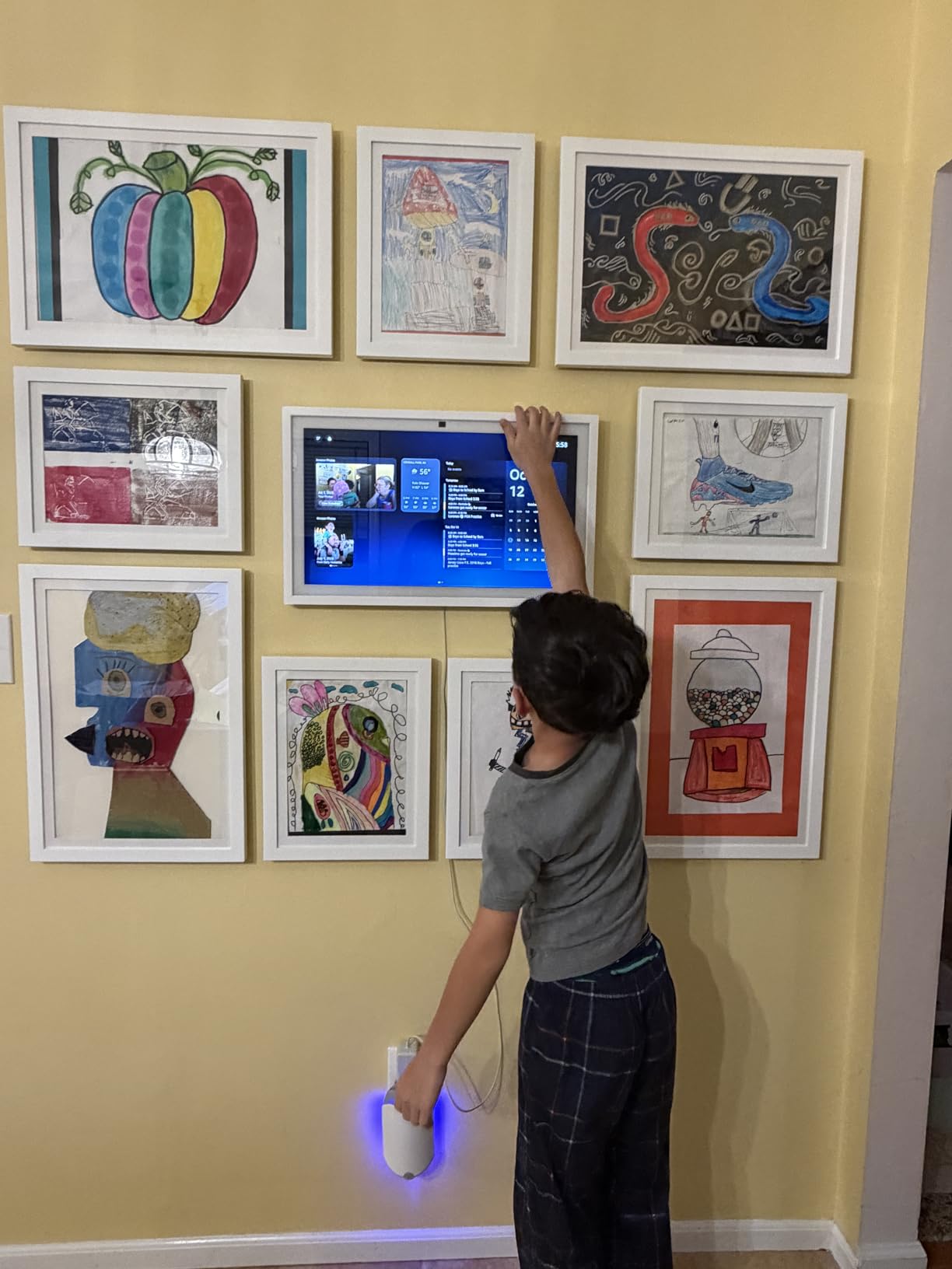 Dynamic Frames Li'l Davinci Art Cabinet, Stores up to 50 Pieces of 8.5 x 11 inch Art, Outer Wooden Frame Dimensions 11.75 x 14.75 inches customer photo 1
