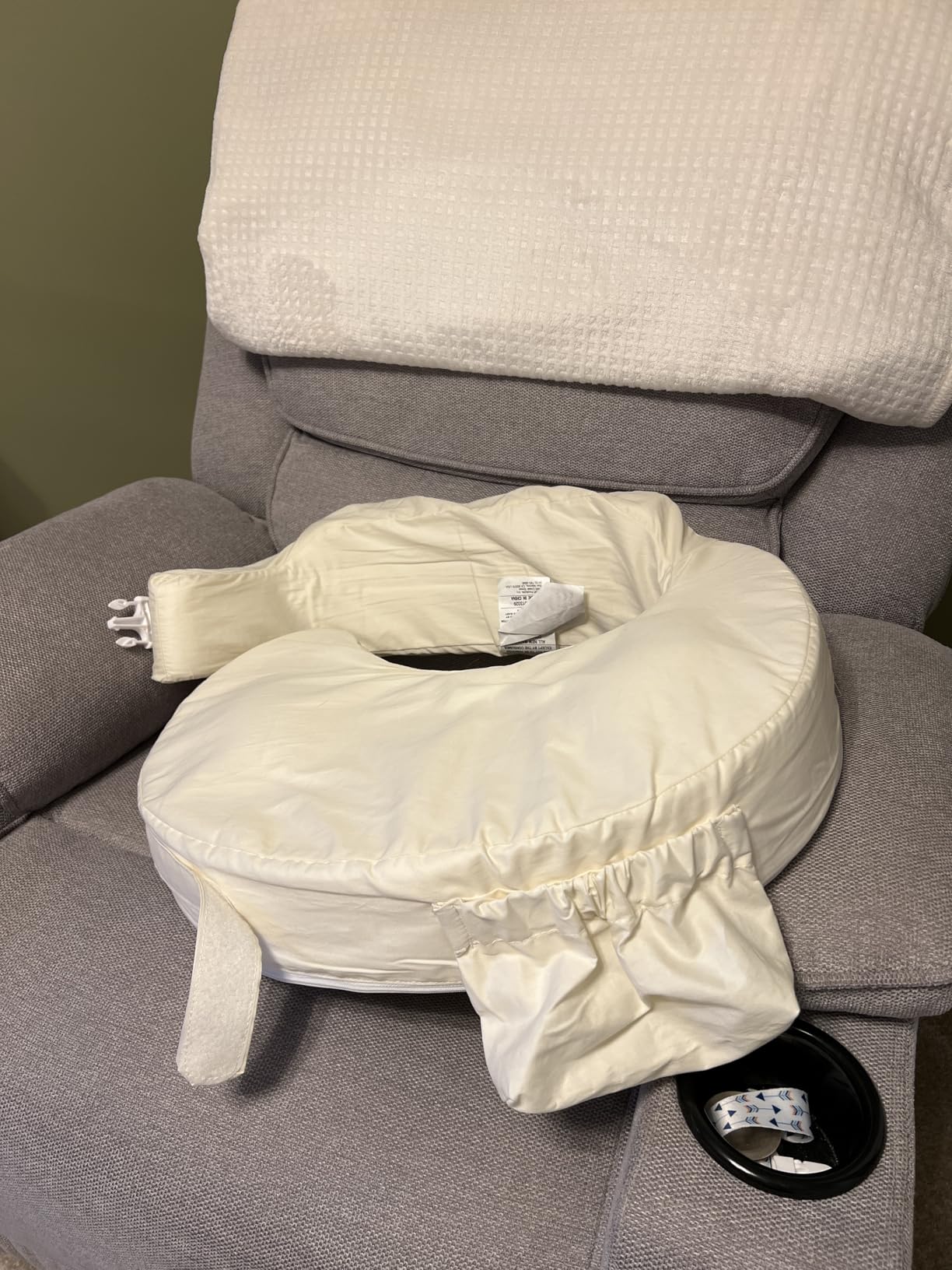 My Brest Friend Deluxe Organic Nursing Pillow 100% Organic Cotton Slipcover Ergonomic Breastfeeding Pillows Supports Both Mom and Baby Breastfeeding Essentials Handy Side Pocket Cream customer photo 1