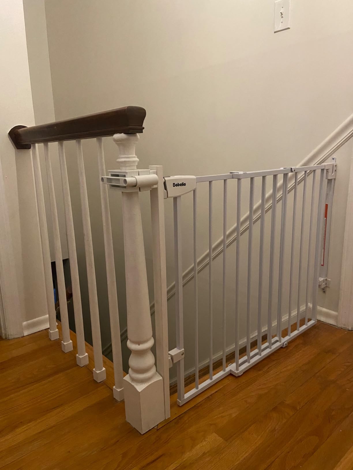 Safety Innovations No Hole Stairway Baby Gate Mounting Kit - Fits Posts from 2 3/4 inches to 3 1/2 inches Wide with Square or Round Tops - No Adhesives On Or Screws in Your Posts, (1-Pack) customer photo 2
