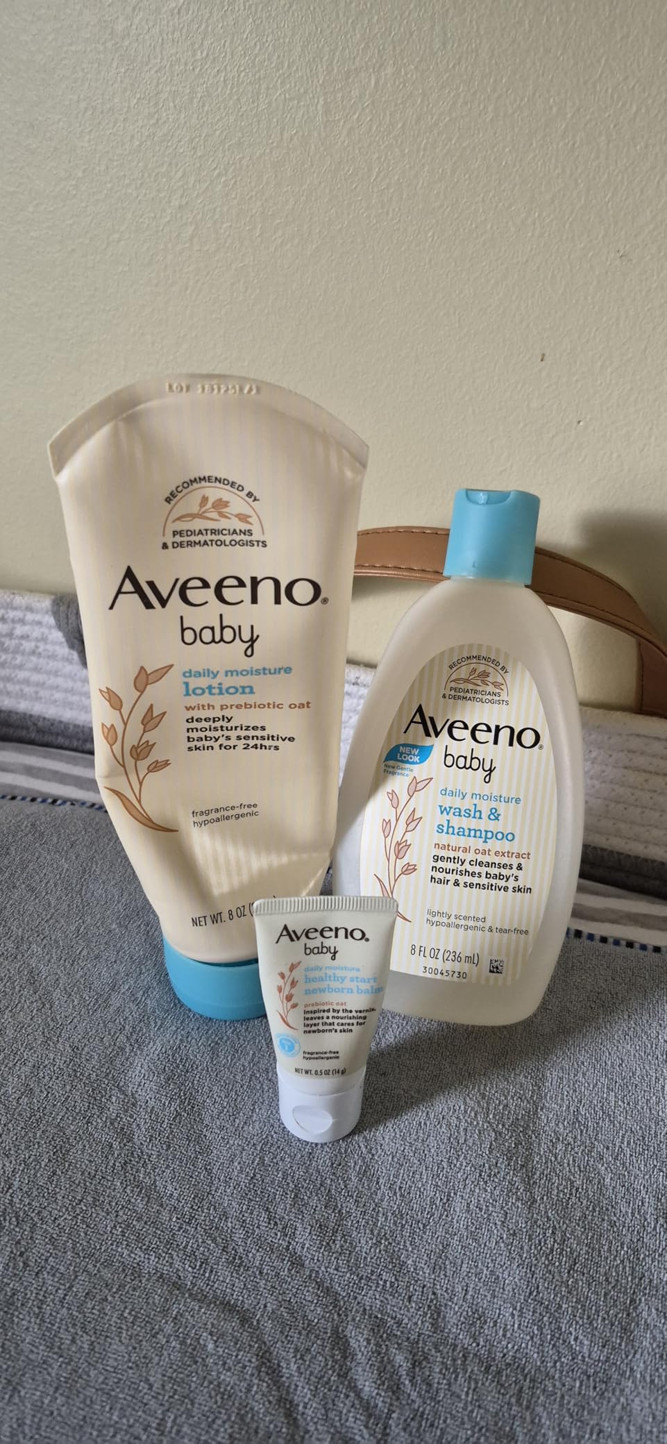 Aveeno Baby Bathtime Solutions Mommy & Me Gift Set, Baby Wash & Shampoo, Calming Bath, Daily Moisturizing Lotion and Stress Relief Body Wash for Mom, Colloidal Oat, Baby Bath Essentials, 4 items customer photo 1