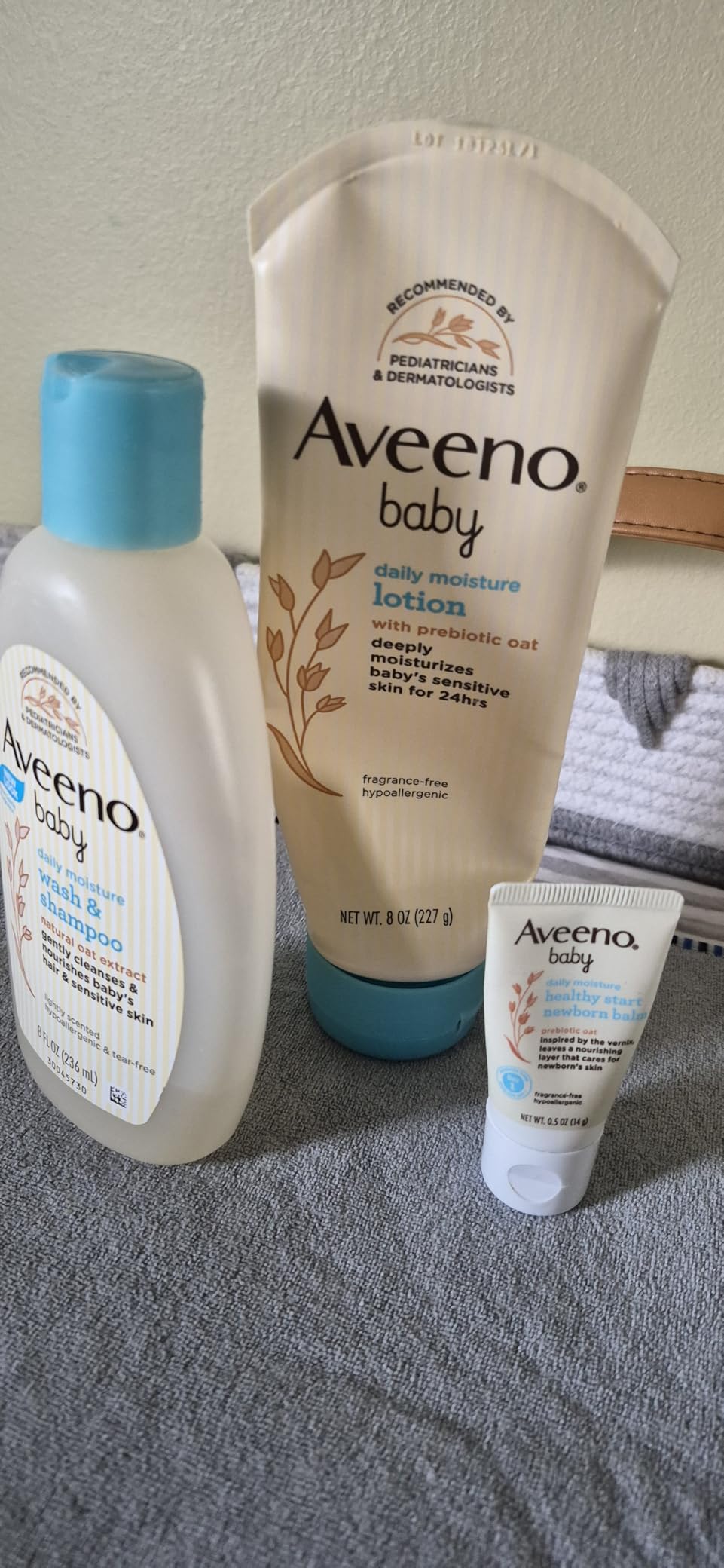 Aveeno Baby Bathtime Solutions Mommy & Me Gift Set, Baby Wash & Shampoo, Calming Bath, Daily Moisturizing Lotion and Stress Relief Body Wash for Mom, Colloidal Oat, Baby Bath Essentials, 4 items customer photo 2