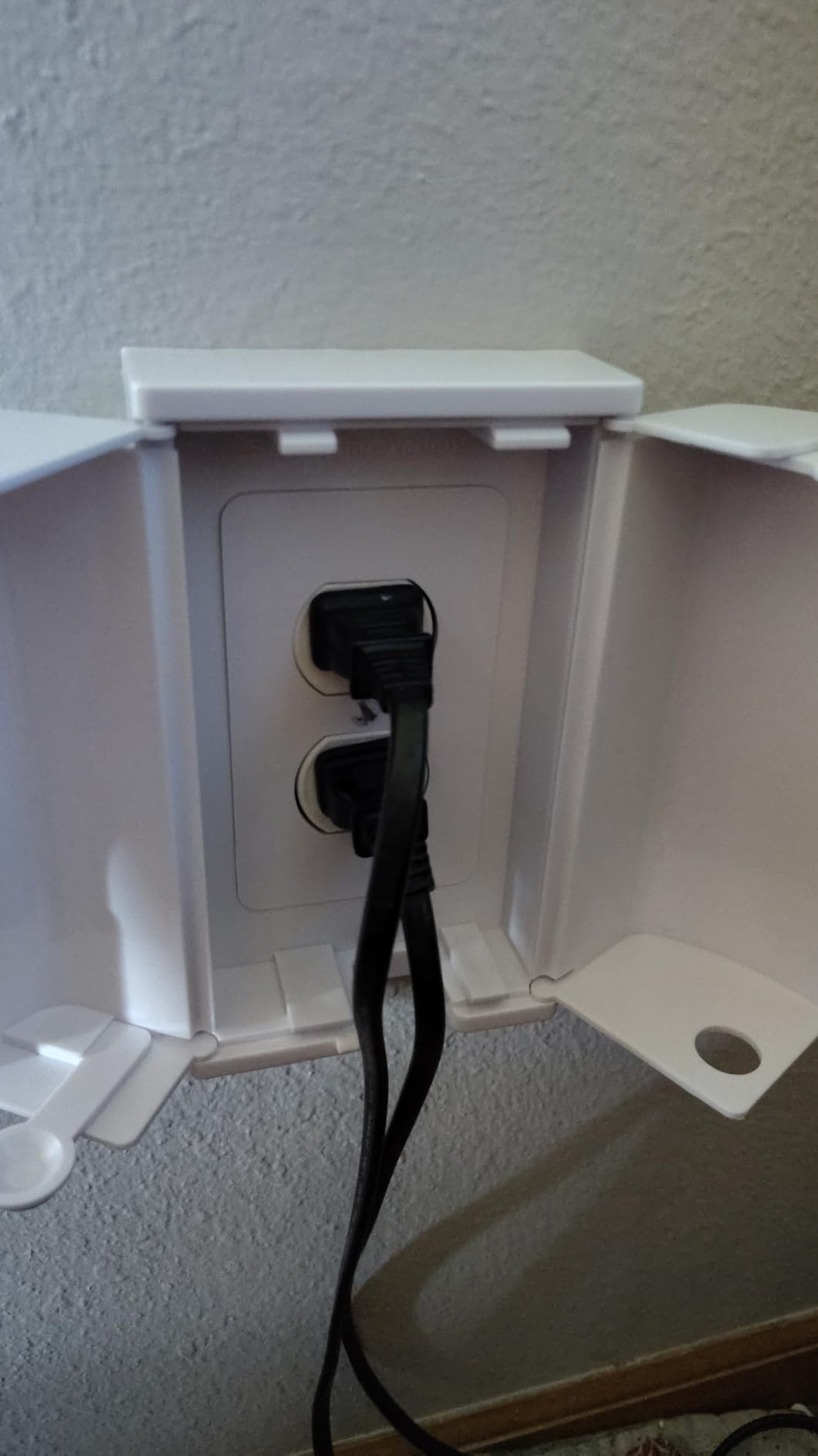 Safety Innovations Twin Door Baby Safety Outlet Cover Box for Babyproofing Outlets - More Interior Space for Extra Large Electrical Plugs and Adapters - Easy to Install - Easy to Use, (1-Pack) customer photo 1