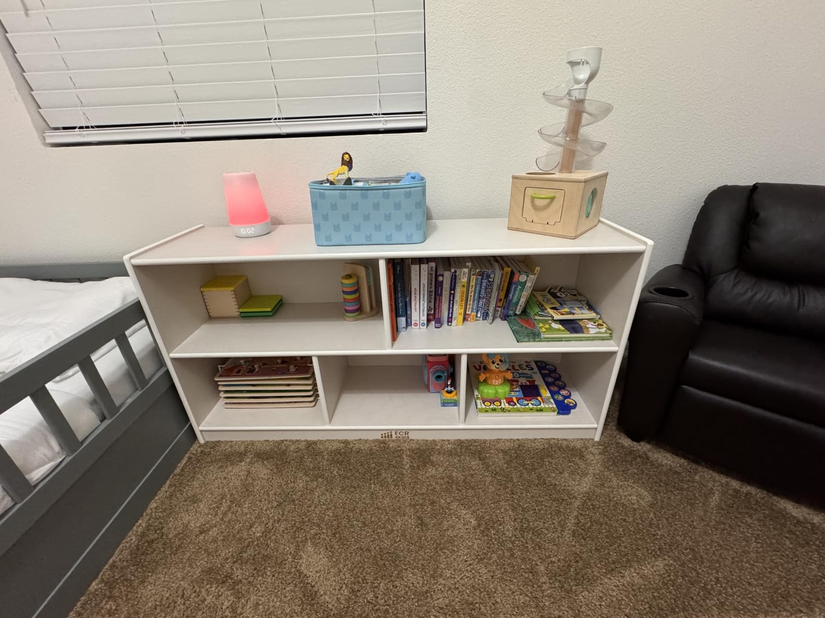ECR4Kids 5-Compartment Mobile Storage Cabinet, Toddler, Classroom Furniture, Natural customer photo 1