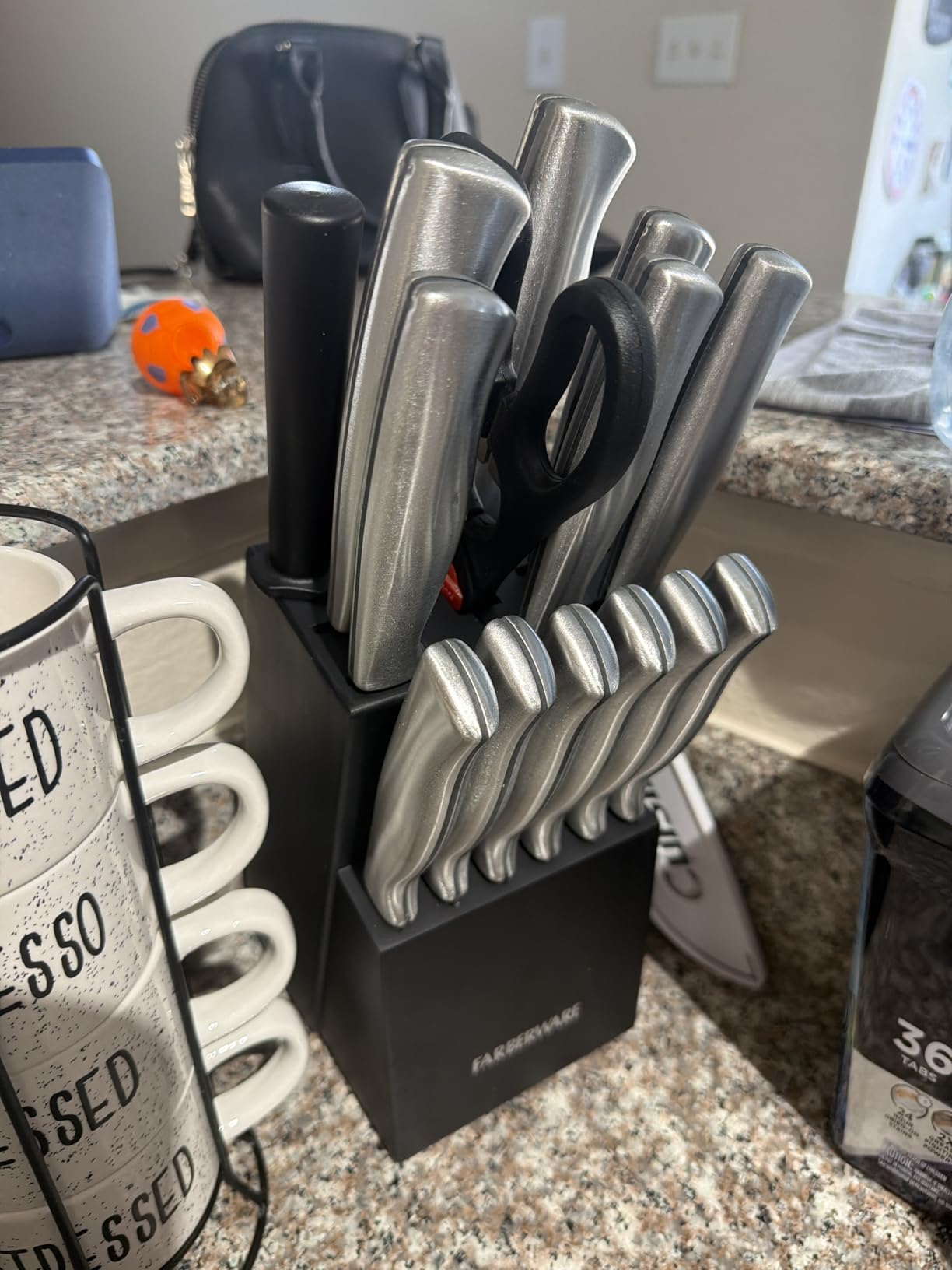 Farberware 15-Piece Kitchen Knife Set, High-Carbon Stainless Steel Blades with Wood Block, Steak Knives, Sharpening Tool & All-Purpose Shears, Razor Sharp, Ergonomic Stainless Steel Handles customer photo 1