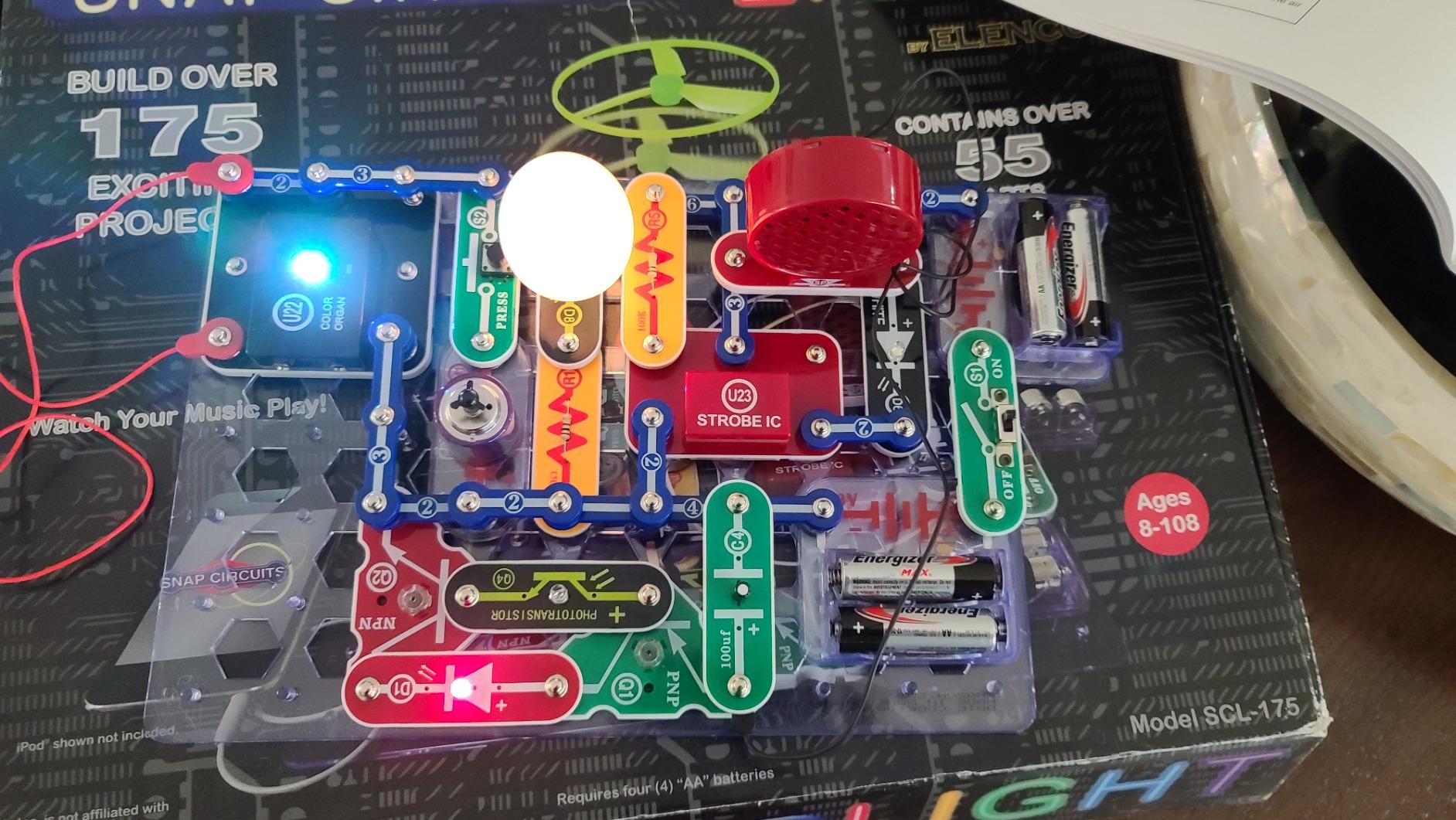 Light Electronics Exploration Kit | Over 175 Exciting STEM Projects | Full Color Project Manual | 55+ Snap Circuits Parts | STEM Educational Toys for Kids 8+ customer photo 2