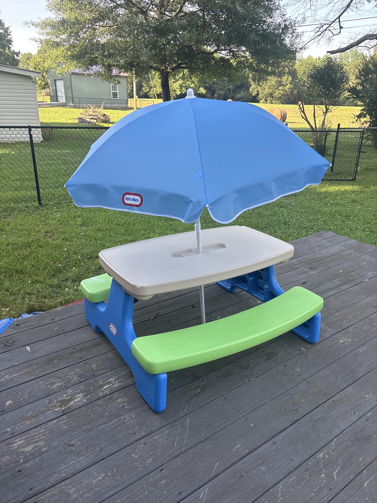 Little Tikes Easy Store Jr. Picnic Table with Umbrella - Blue / Green, 27.25''L x 27.00''W x 18.25''H customer photo 1