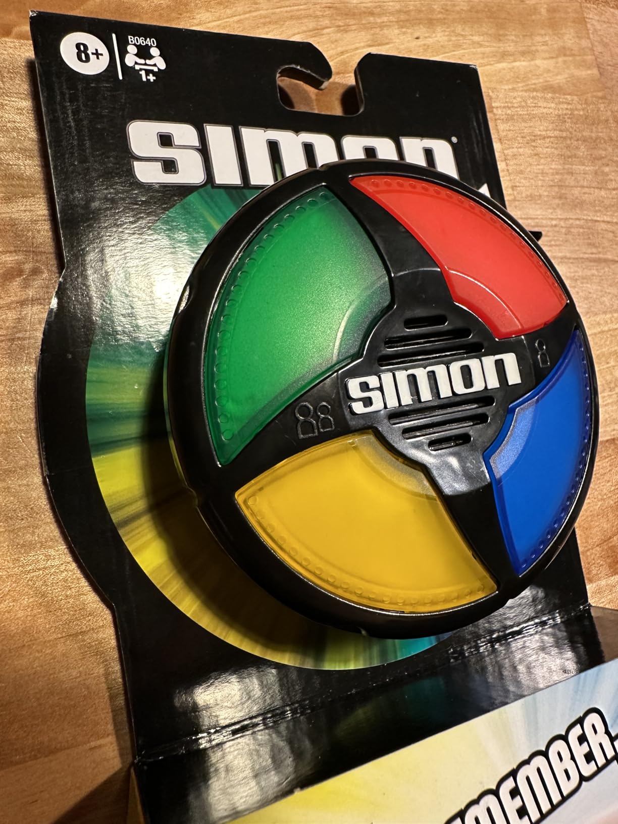 Hasbro Gaming Simon Micro Series Electronic Game for 1 or More Players, Classic Gameplay in a Compact Size, Fun Party Game for Kids Ages 8+, Multi-Color customer photo 1