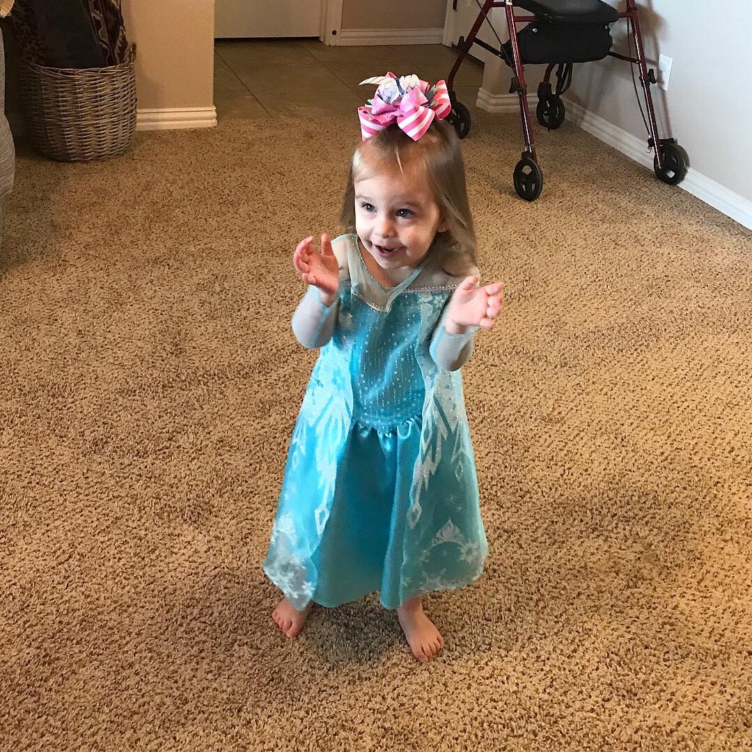Elsa Toddler Classic Costume, Official Disney Frozen Halloween Costume, Size Medium (3T-4T) customer photo 2