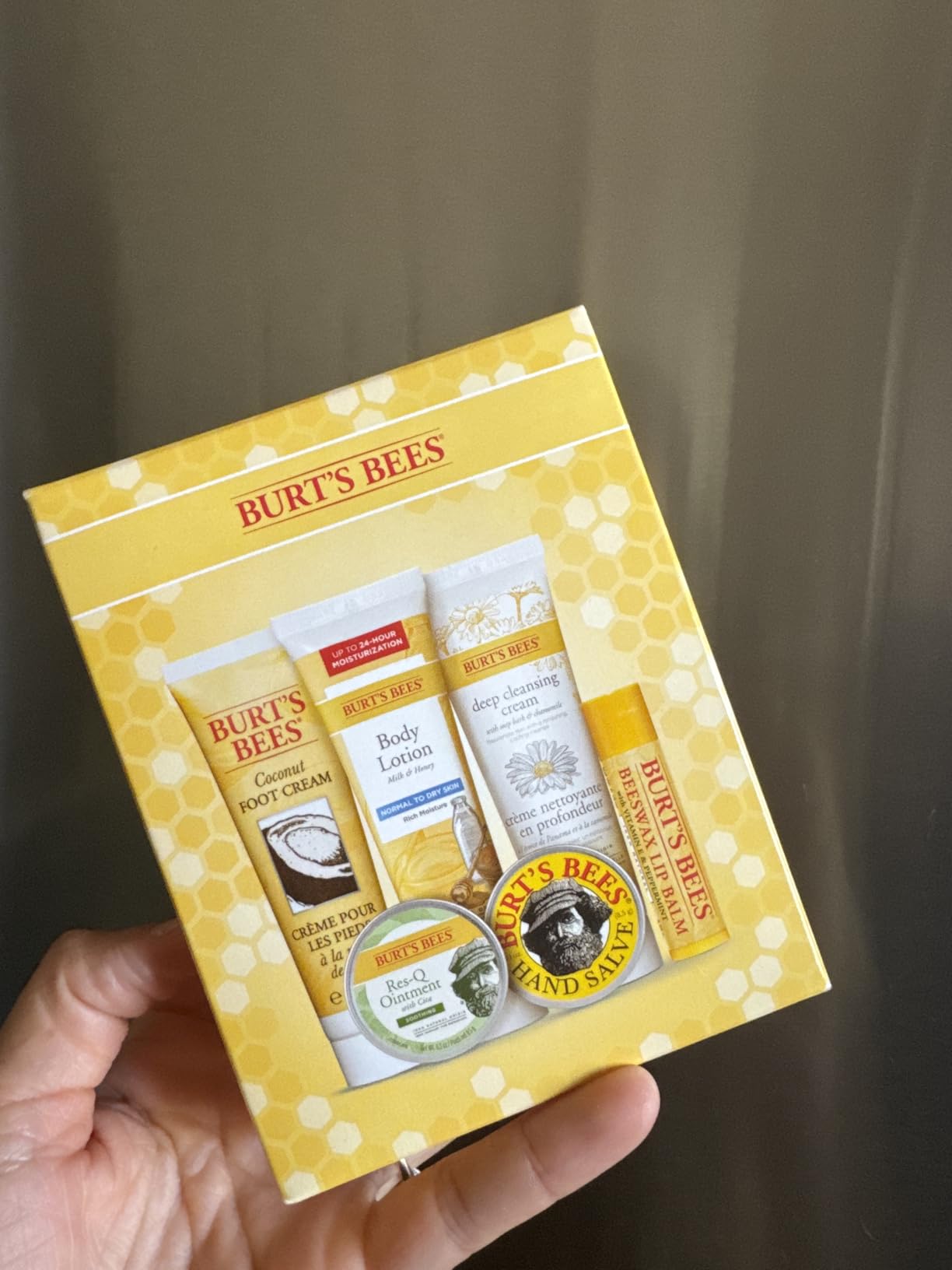 Burt's Bees Gifts Ideas - Classics Set, 6 Products in Giftable Tin - Cuticle Cream, Hand Salve, Lip Balm, Res-Q Ointment, Hand Repair and Foot Cream customer photo 1