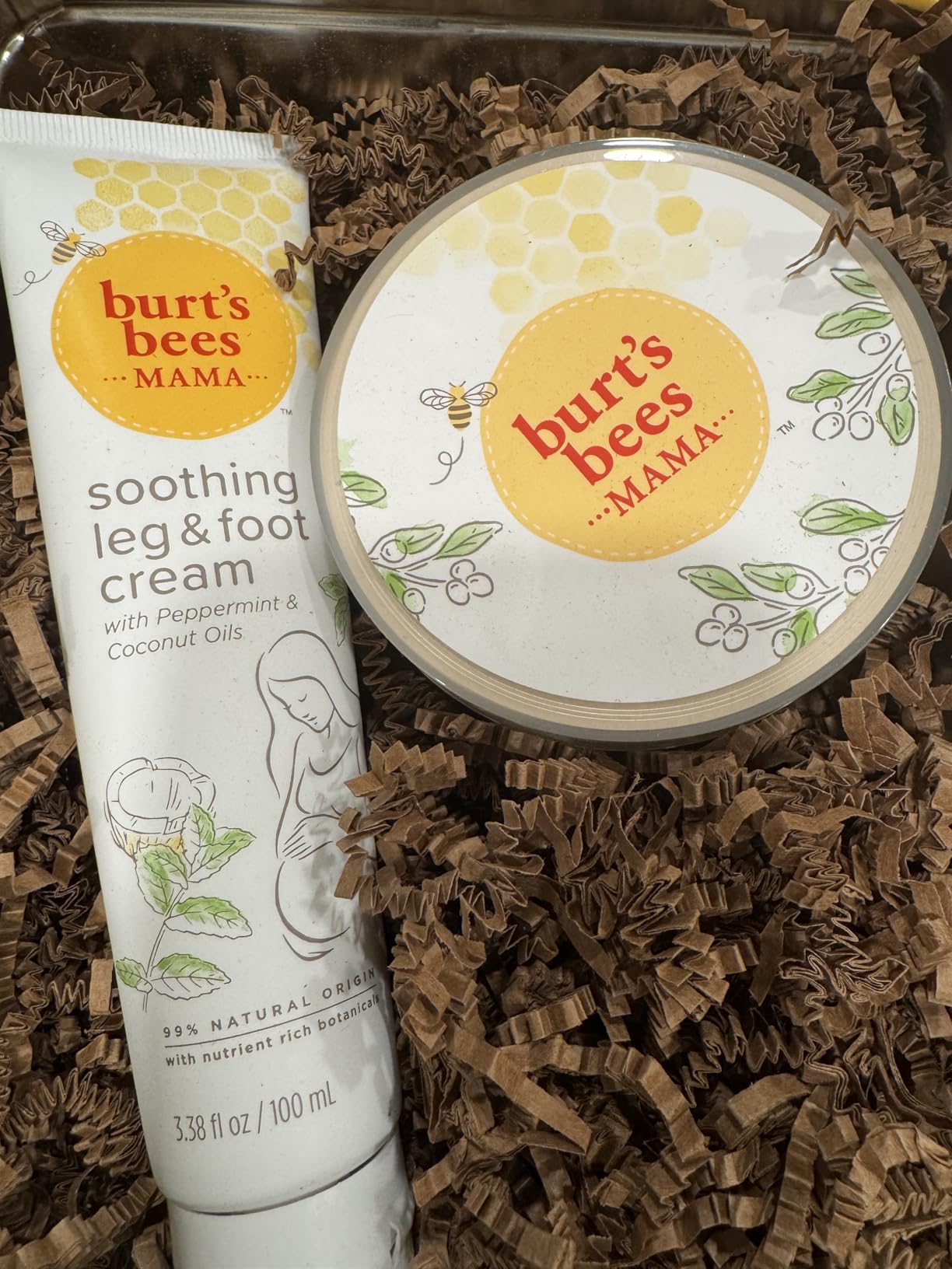Burt's Bees Gifts Ideas - Classics Set, 6 Products in Giftable Tin - Cuticle Cream, Hand Salve, Lip Balm, Res-Q Ointment, Hand Repair and Foot Cream customer photo 2