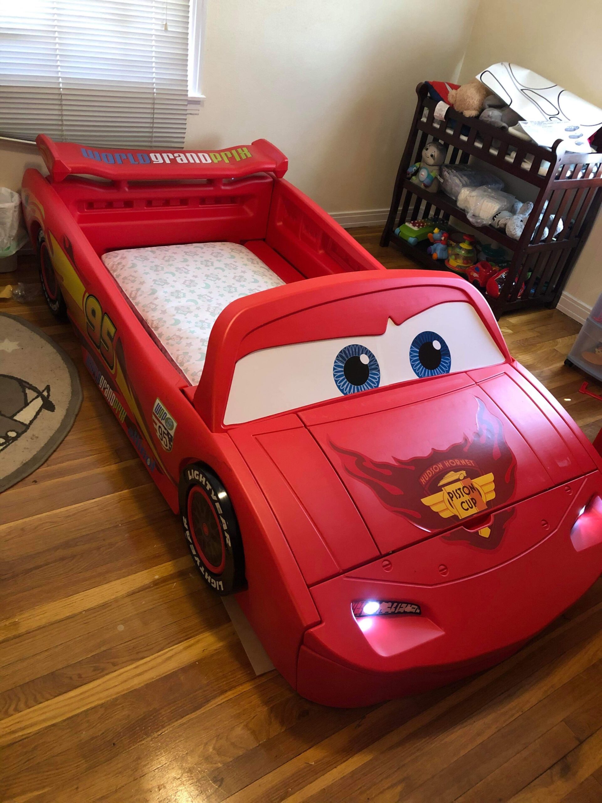 Delta Children Disney/Pixar Cars Lightning McQueen Toddler-To-Twin Bed with Toy Box customer photo 1