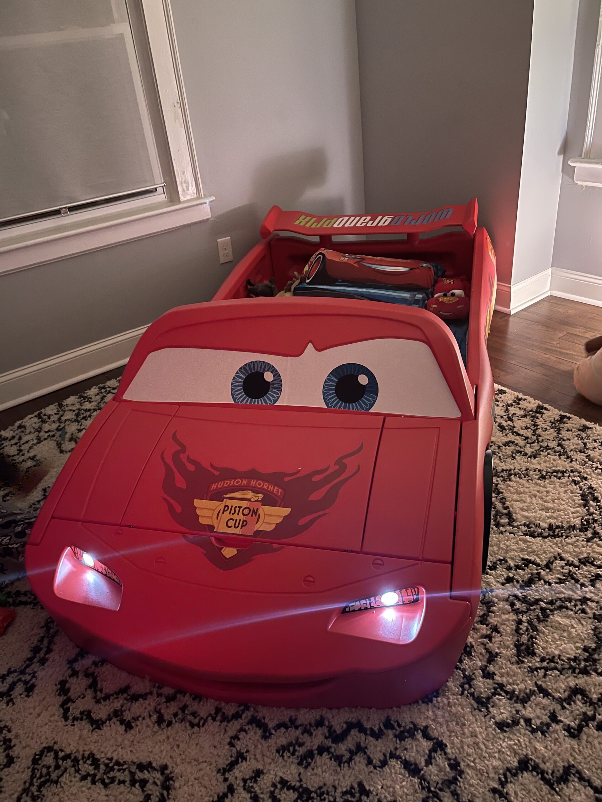 Delta Children Disney/Pixar Cars Lightning McQueen Toddler-To-Twin Bed with Toy Box customer photo 2