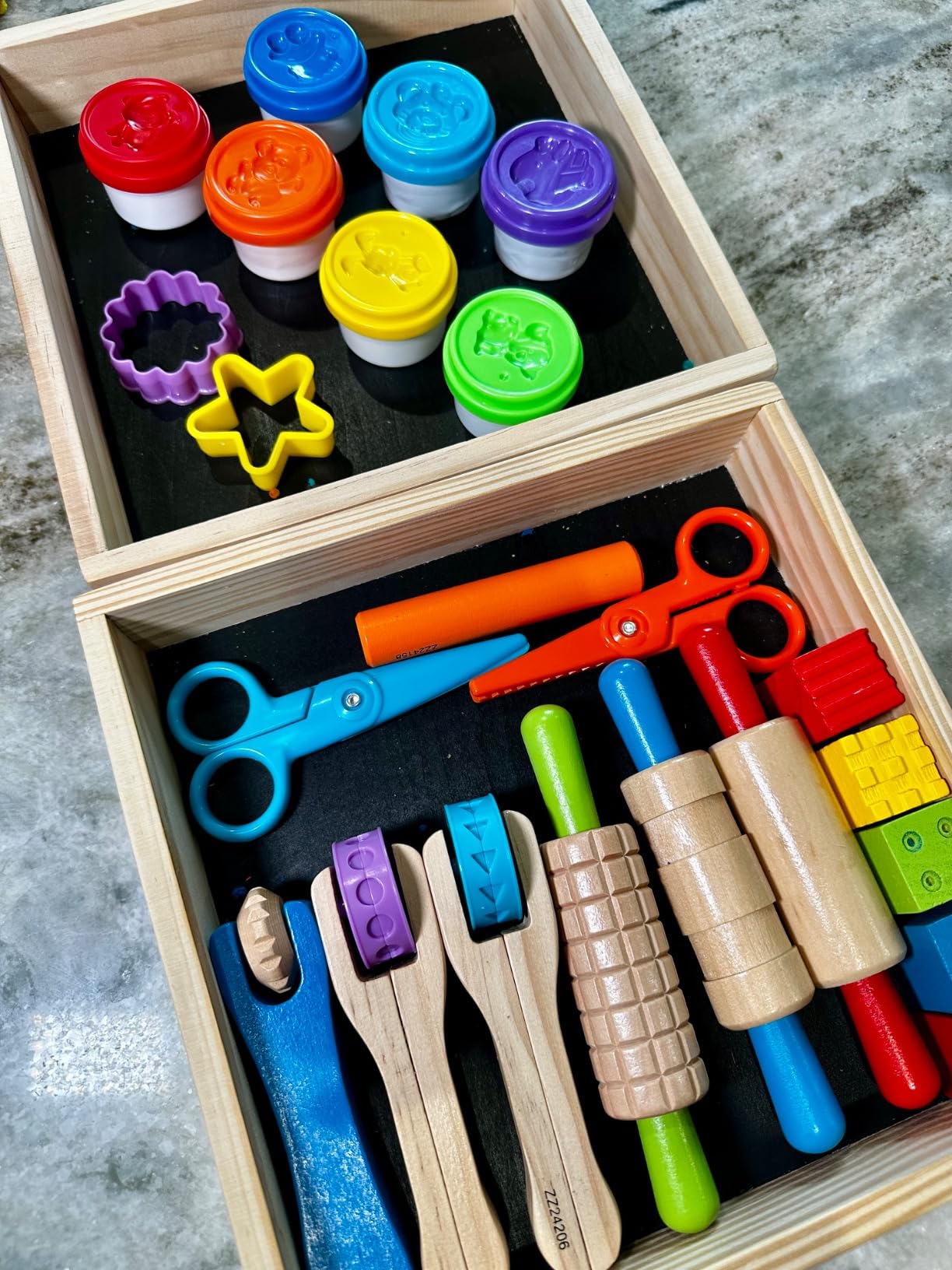 Melissa & Doug Modeling Dough & Sculpting Tools, 8 Tubs of Playdough Modeling Clay with Cutters, Rollers & Molds, Arts & Crafts Kit & Accessories, Preschool Learning Toys for Kids Ages 3+ customer photo 1