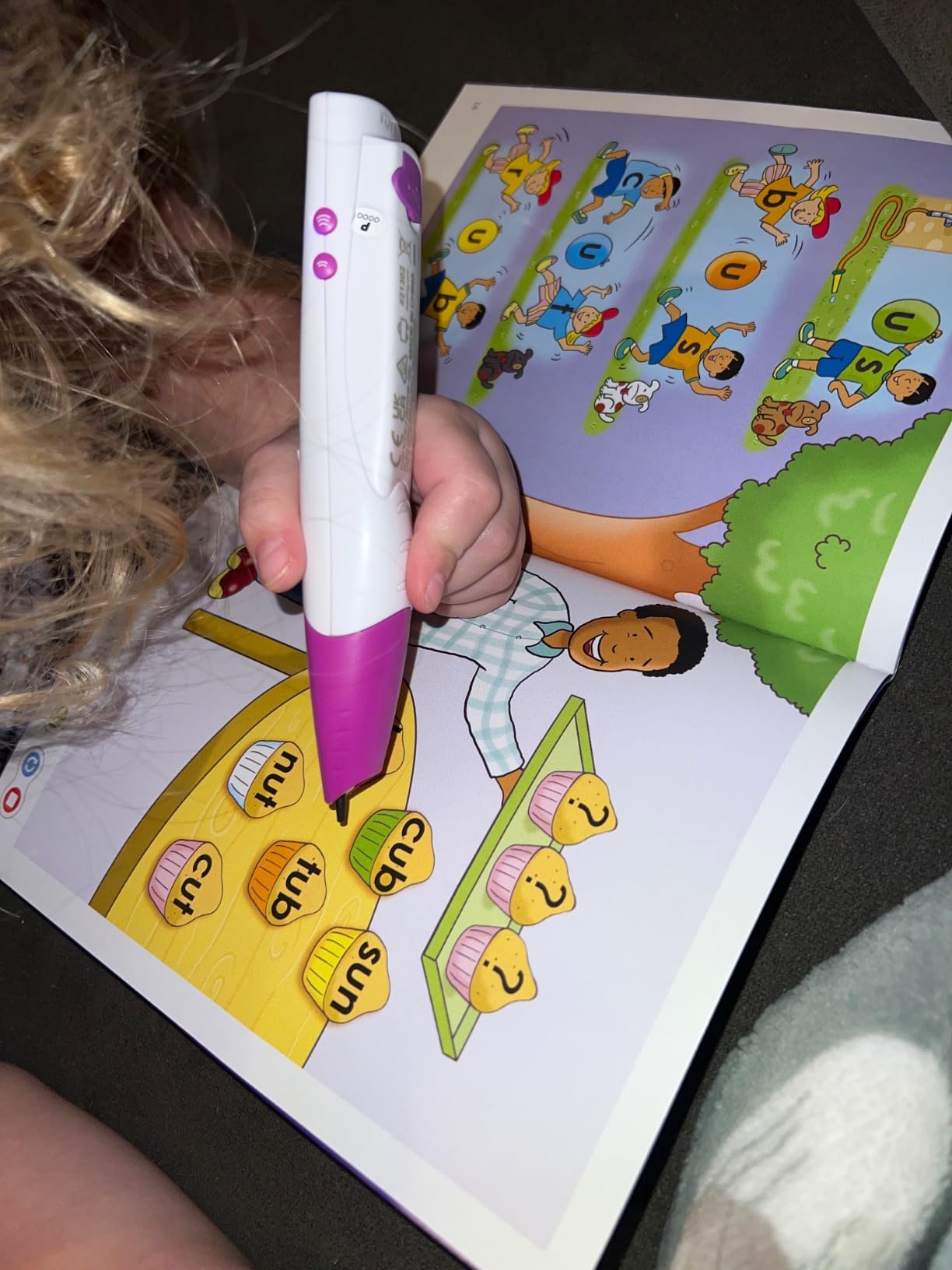 LeapFrog LeapReader System Learn to Read 10 Book Bundle customer photo 2