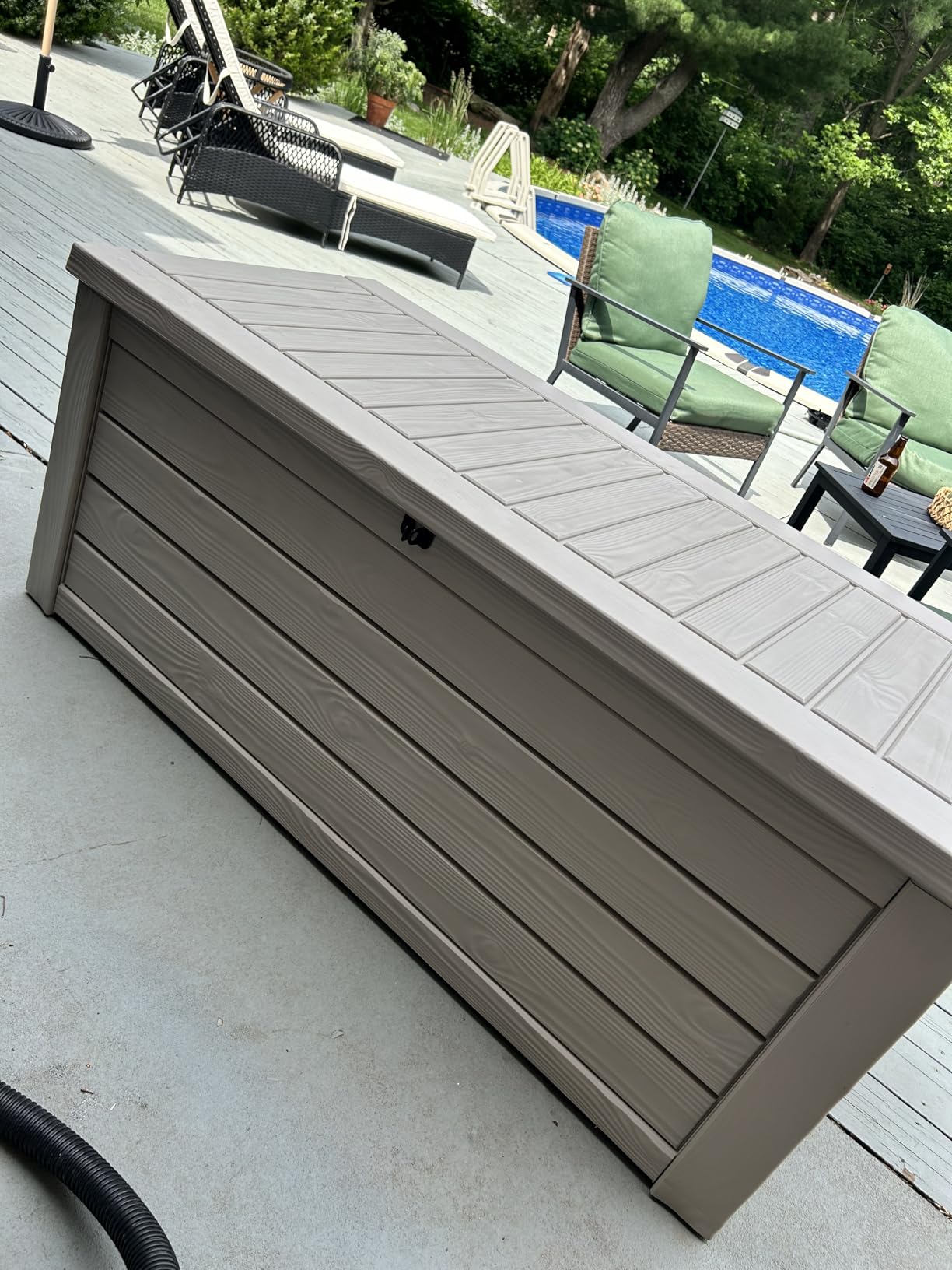 Keter 150 Gallon Resin Large Deck Box Organization and Storage Box for Patio, Outdoor Cushions, Garden Tools, Brown customer photo 1