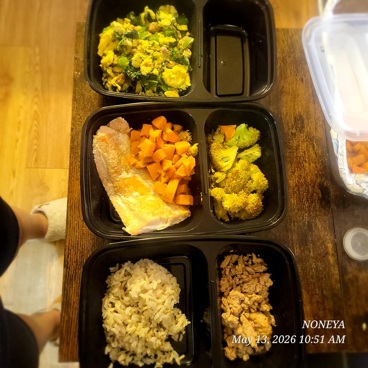 50 Pack (100-Piece) 32 oz Sturdy Leakproof 2-Compartment Meal Prep Containers with Lids, Plastic Food Storage Containers for Lunch, Microwave, Freezer, and Dishwasher Safe Takeout Containers customer photo 1