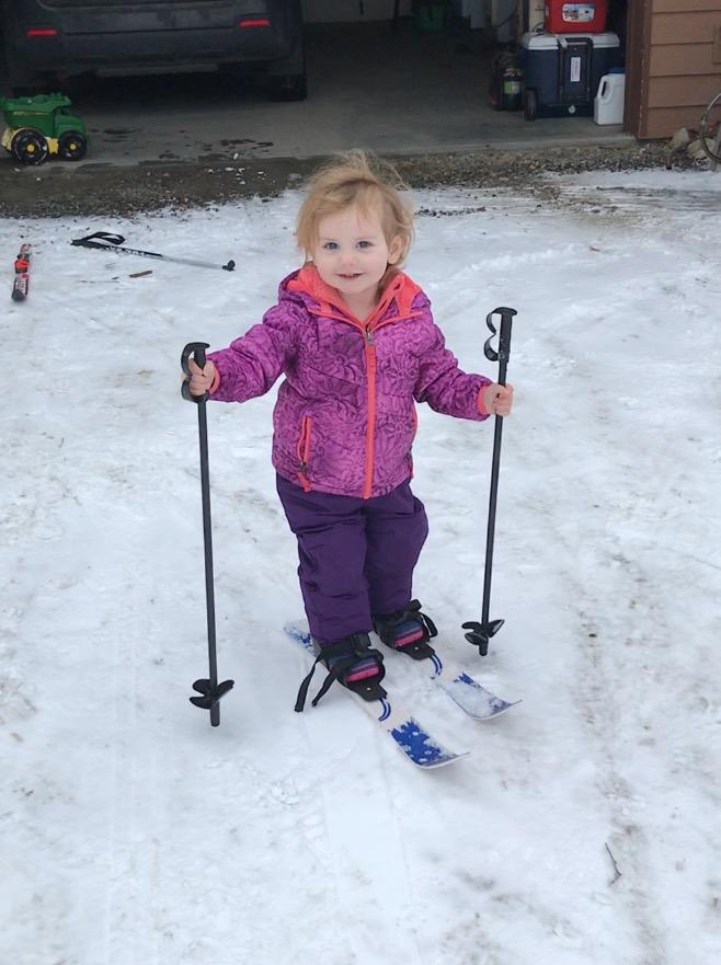 Odoland Kid's Beginner Snow Skis and Poles, Low-Resistant Ski Boards for Age 4 and Under, Lightweight, Sturdy and Safe, Blue customer photo 2