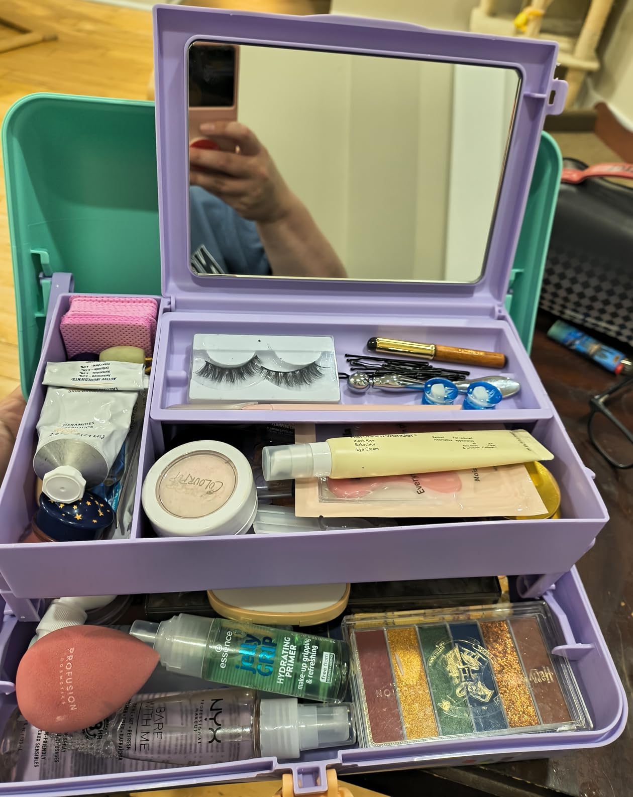 Caboodles On-The-Go Girl Makeup Box, Seafoam on Lavender, Hard Plastic Makeup Organizer Box, Built-In Mirror, Secure Latch for Safe Travel, Spacious Storage for Large Items customer photo 1