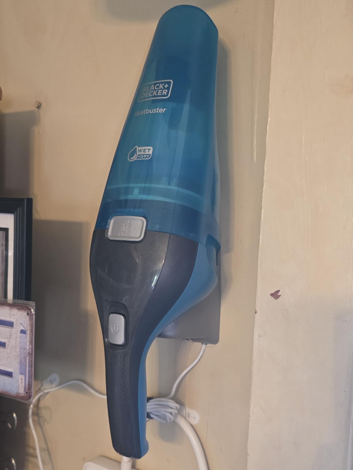 BLACK+DECKER dustbuster Wet/Dry Handheld Vacuum, Cordless Hand Vac (HNVC215BW52) customer photo 1