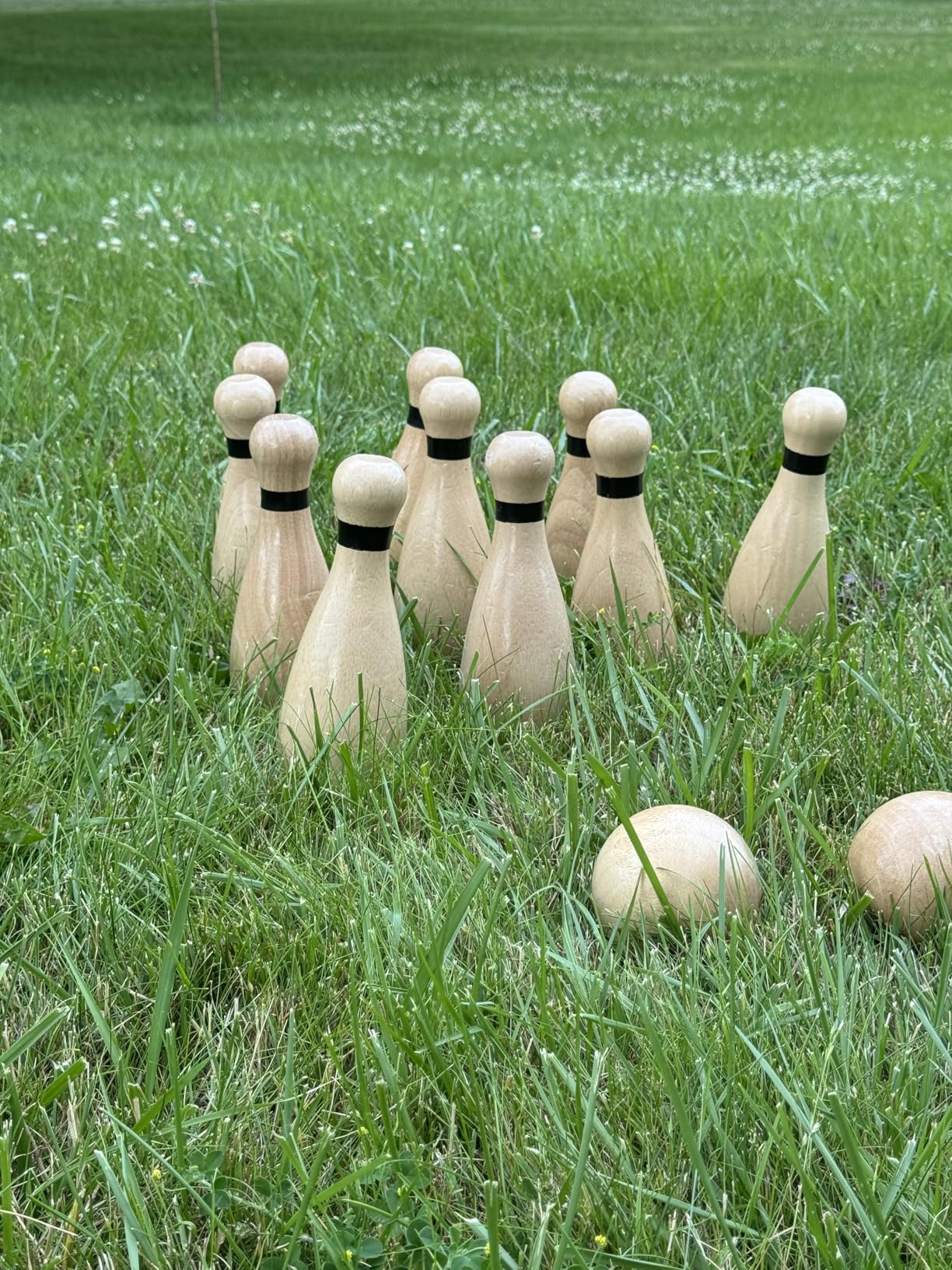NI-ROU Outdoor Giant Lawn Bowling Games Rubber Wooden Lawn Set Fun Sports Games Outside or Indoor for Family Adults and Kids Backyard Skittles Carrying Bag with 10 Pins and 2 Balls customer photo 1