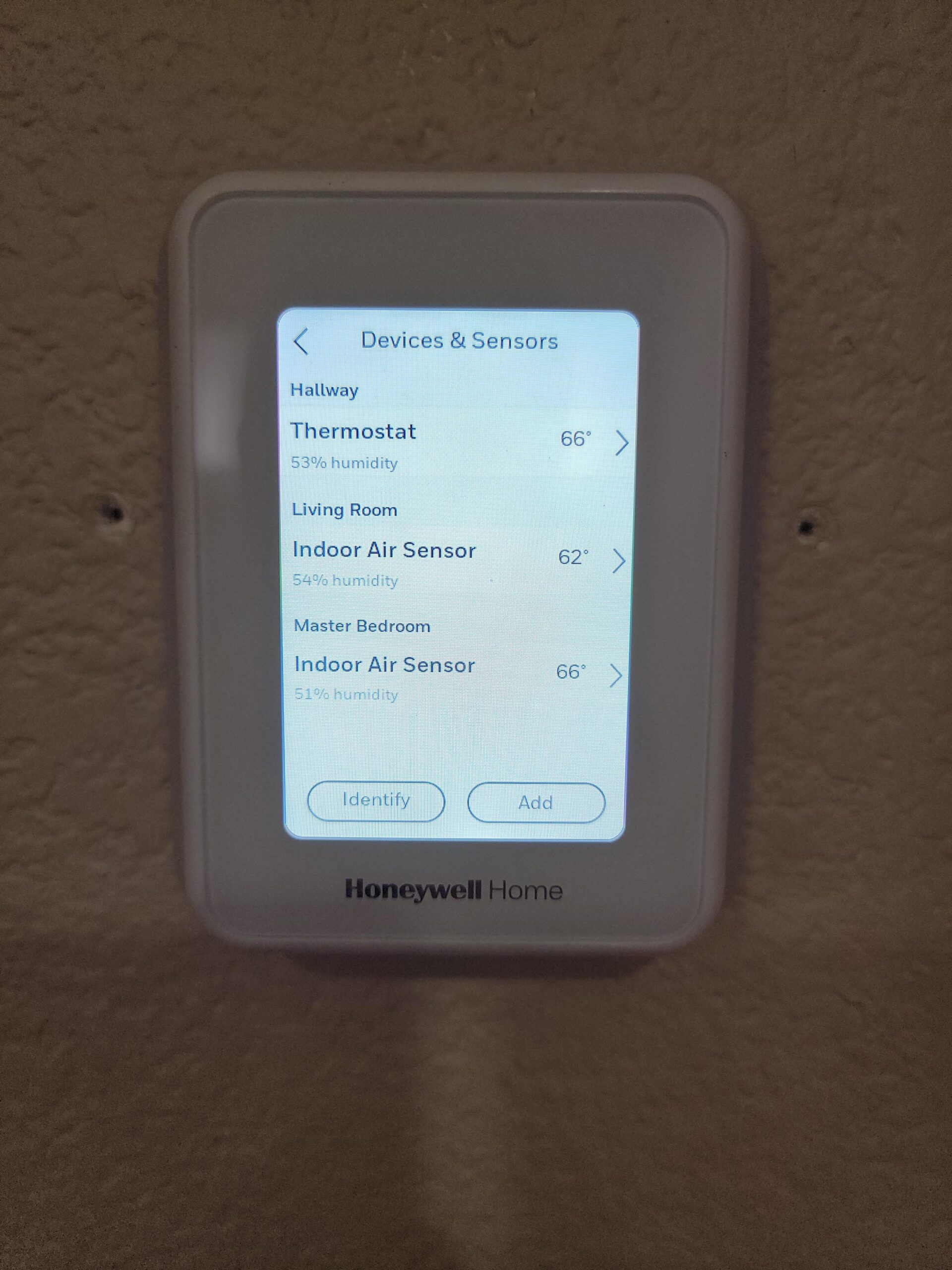 Honeywell Home T9 WiFi Smart Thermostat with 1 Smart Room Sensor, Touchscreen Display, White customer photo 1