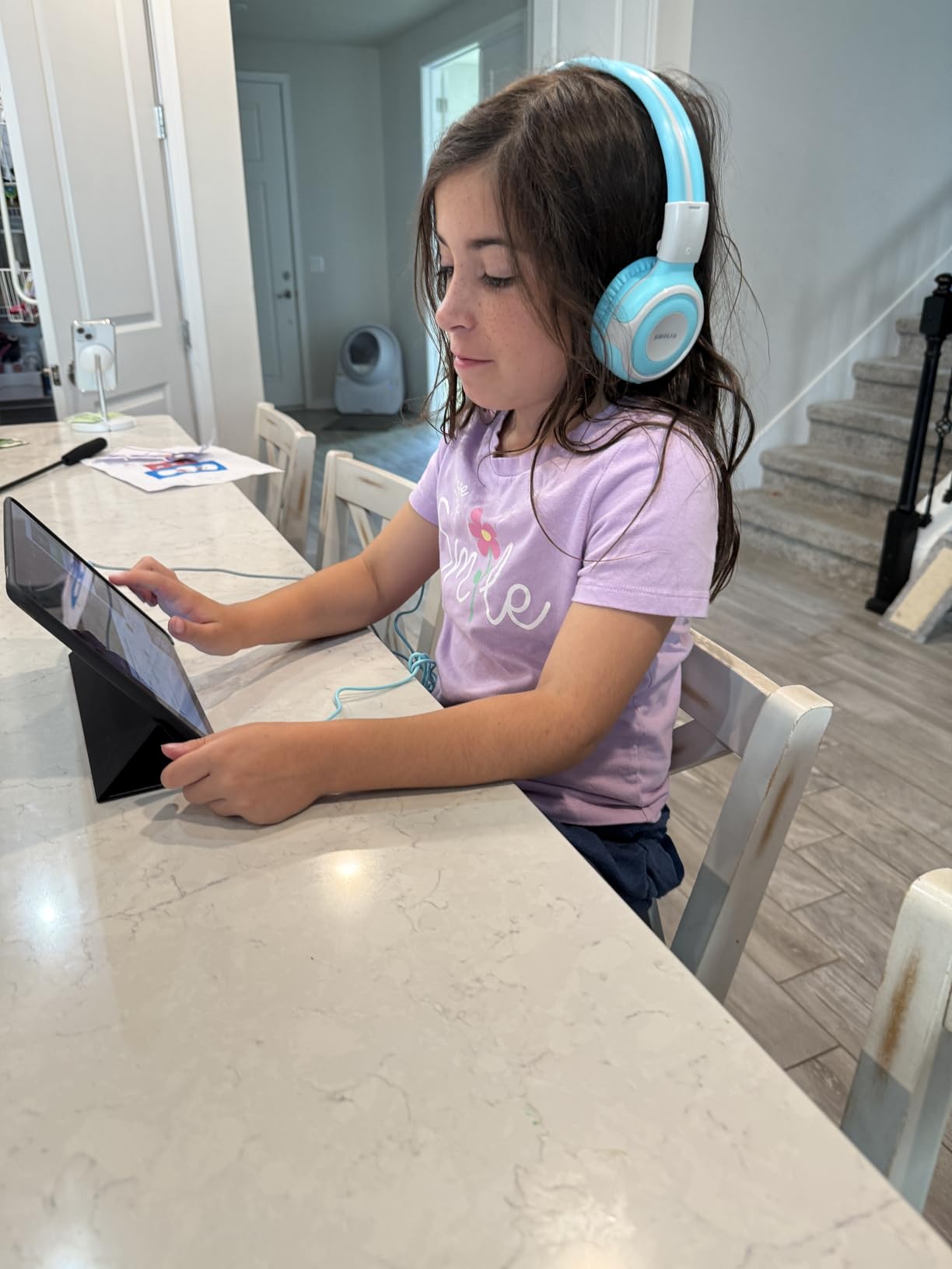 SIMOLIO Manyshare Series- Wired Kids Headphones with Microphone for School, 75/85/94dB Volume Limit, Share Port for Boys iPad Computer, Foldable Headset with Carry Pouch for Travel Plane Gaming, Gray customer photo 1