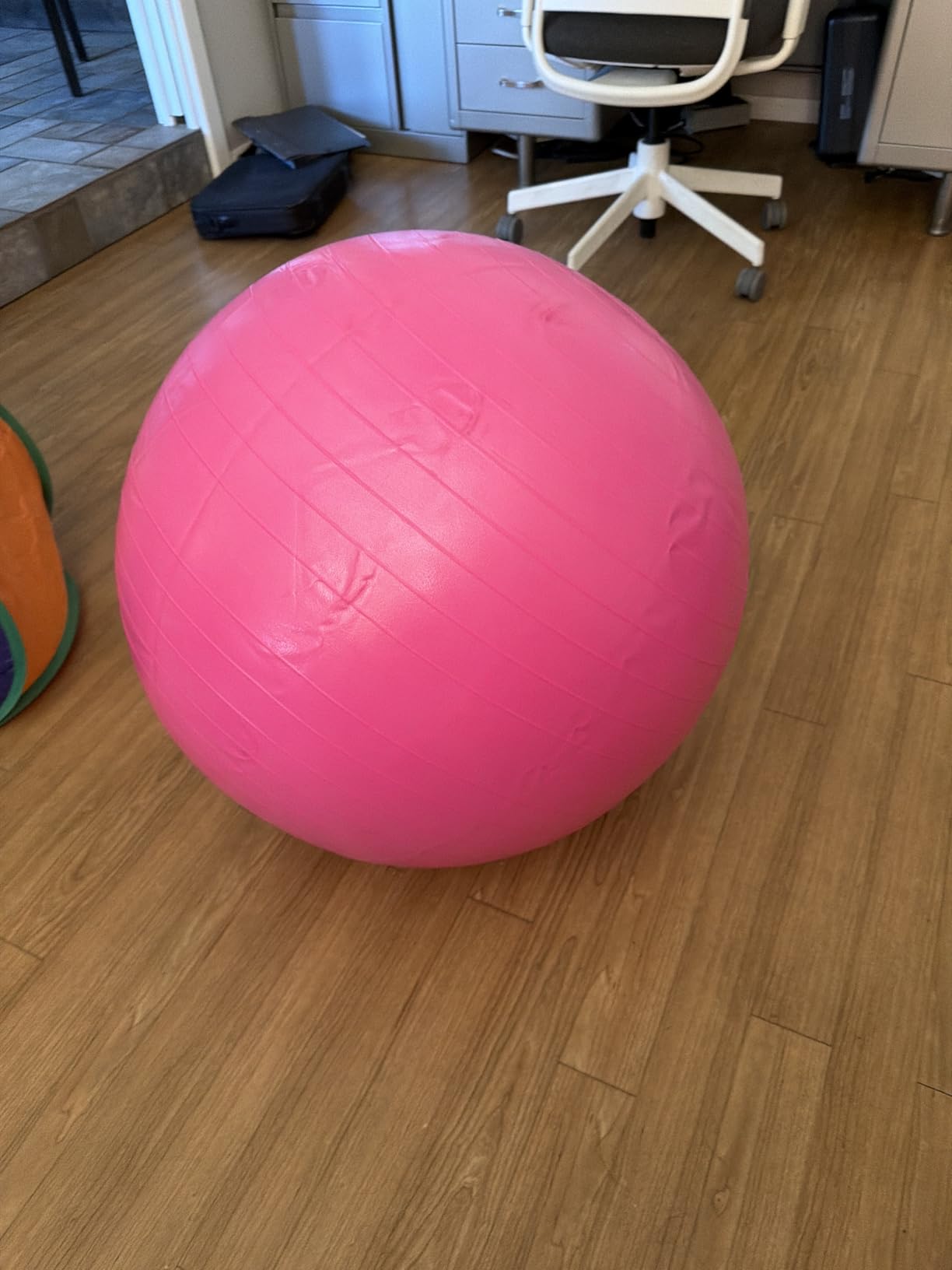 Fitvids Exercise Ball for Fitness, Yoga, Pilates with Quick Pump, Anti-Burst Slip Resistant Balance Ball customer photo 1