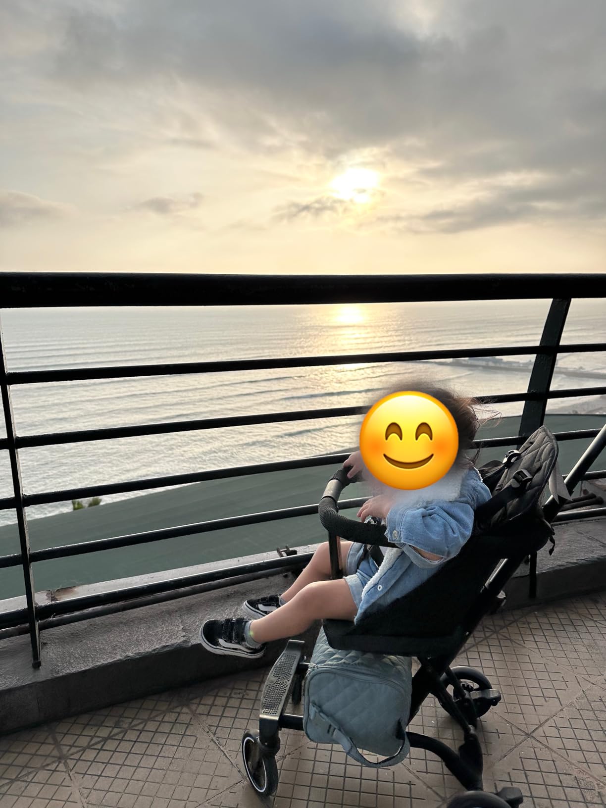 Dream On Me Coast Rider Lightweight Travel Stroller, Compact Baby & Toddler Stroller, Theme Park Approved, Quick Fold, Converts to Rider & Scooter, 45 lb Weight Capacity, Black customer photo 1